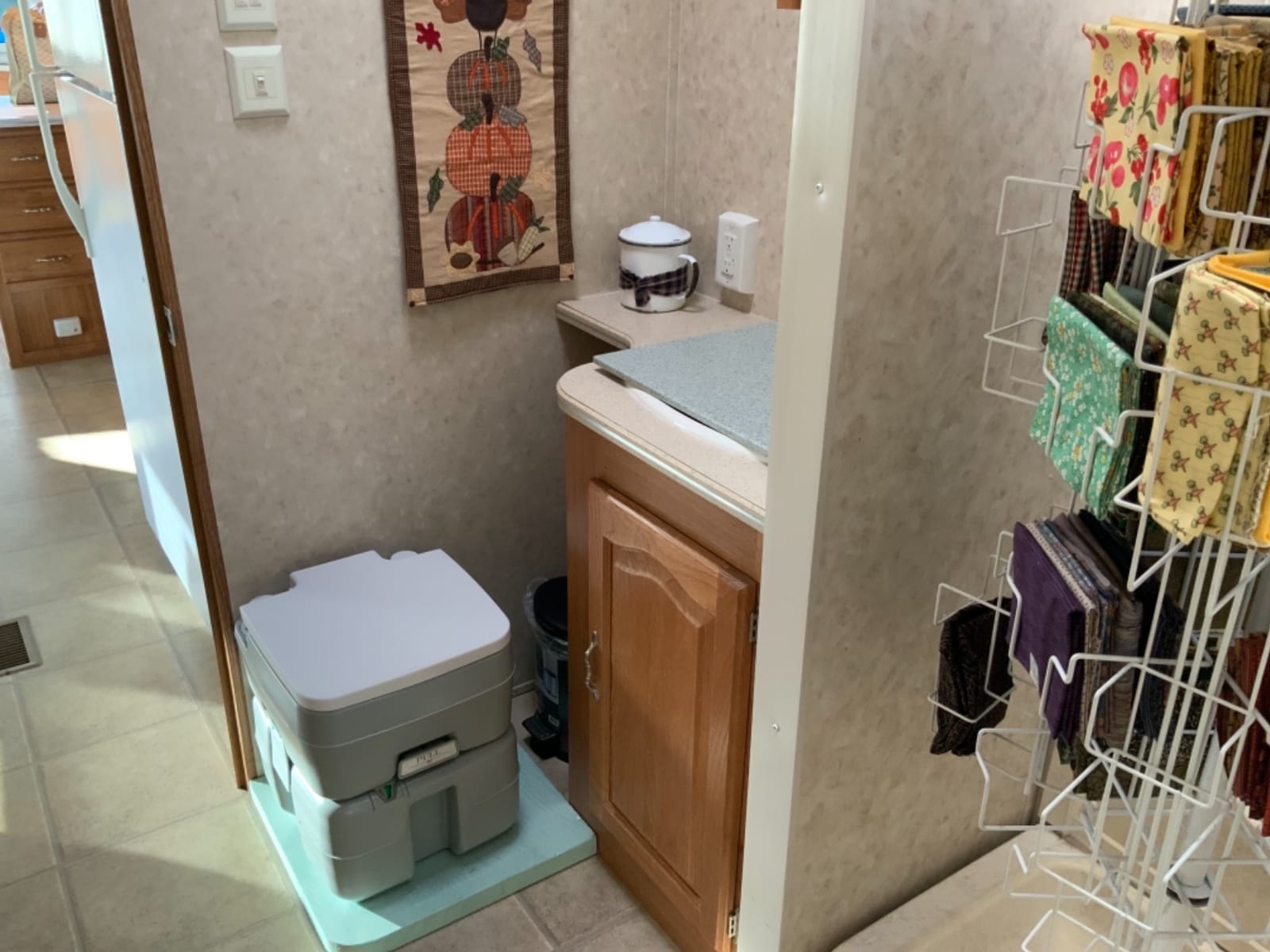 SereneLife Portable Toilet 5.3 Gal Camping Travel Outdoor Flush Toilet Seat customer photo 2