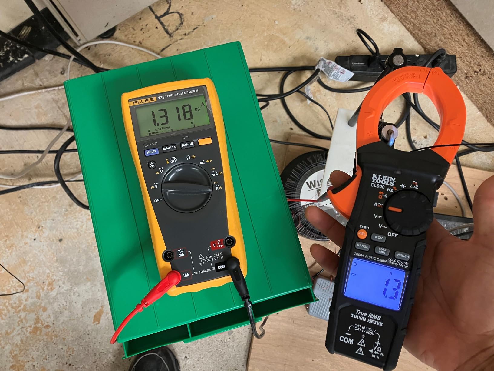 Klein Tools CL900 Digital Clamp Meter, Auto Ranging TRMS, AC/DC Voltage/Current, 2000A, LoZ , Continuity, Frequency, NCVT, Temp, More, 1000V customer photo 2