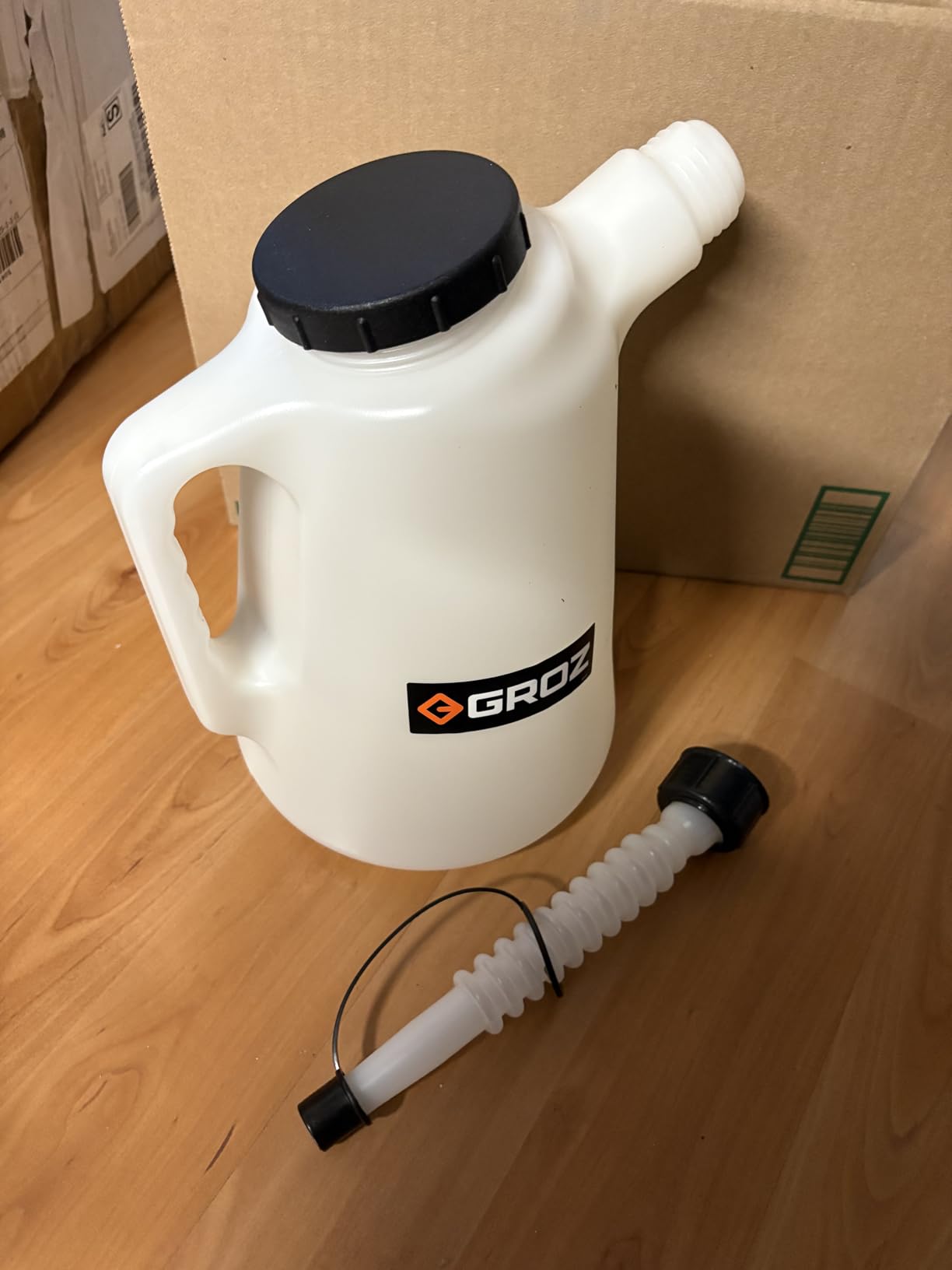 Groz 2 Liter / 2 Quart Fluid Measure, HDPE Oil Measuring Container with Flexible Spout, Spout Cap & Dust Cap, Graduated in Quarts and Liters for Automotive Garage Shop Use (41901) customer photo 2