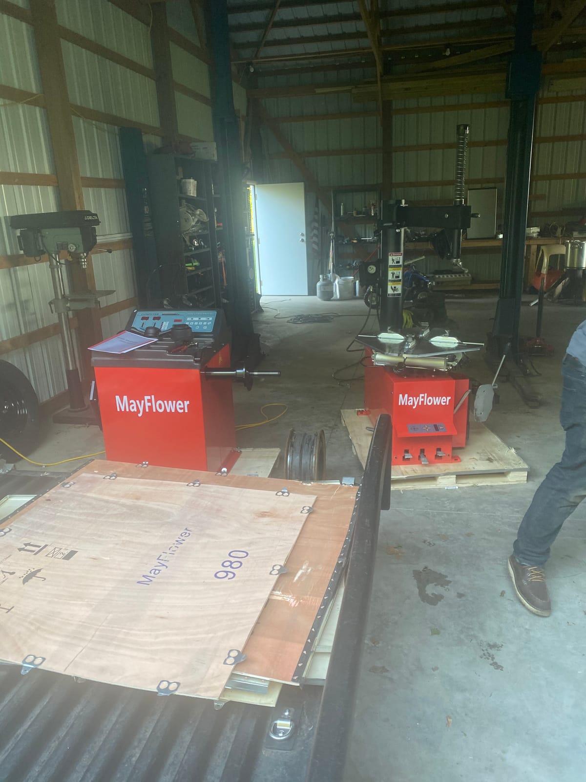 Mayflower - 1.5 HP Tire Changer Wheel Changers Balancer Machine Combo 980 800 Red Edition / 1 Year Full Warranty customer photo 2