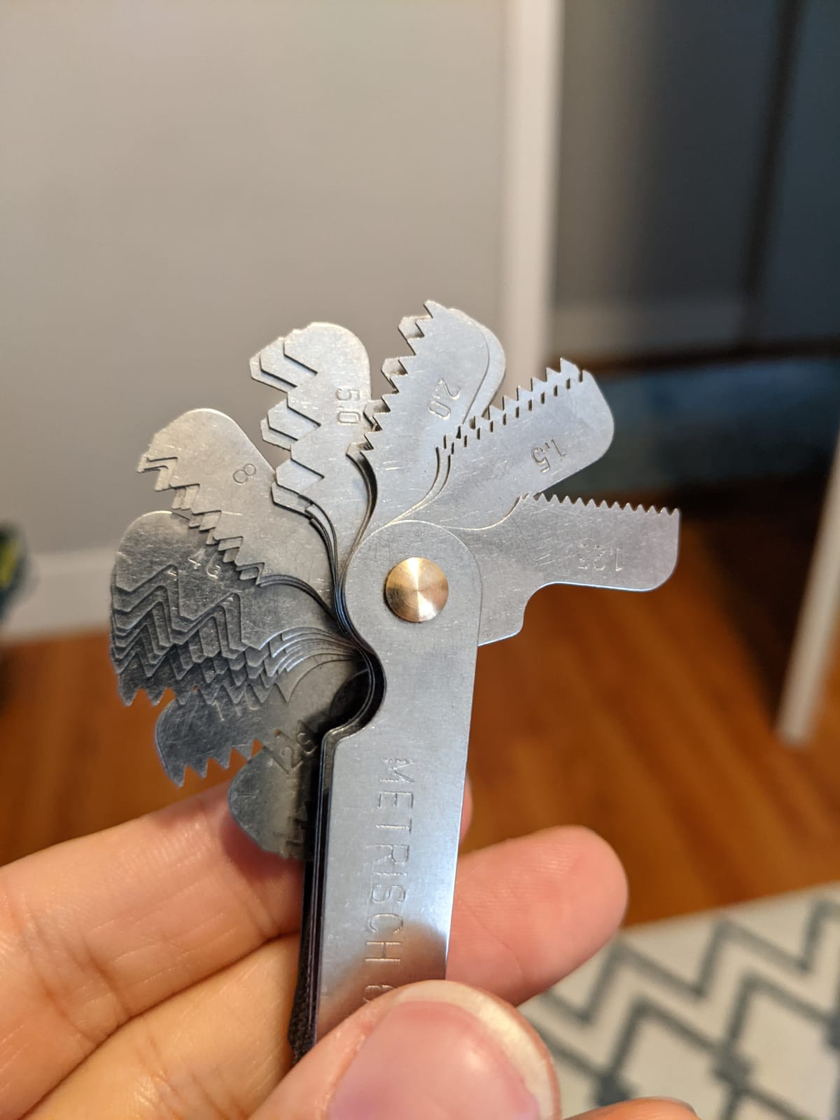 ChgImposs Metric & Imperial & US Screw Gauge SAE Whitworth 55 Degree & Metric 60 Degree & & US 60 Degree Thread Pitch Gauge for Industrial Measurement customer photo 2