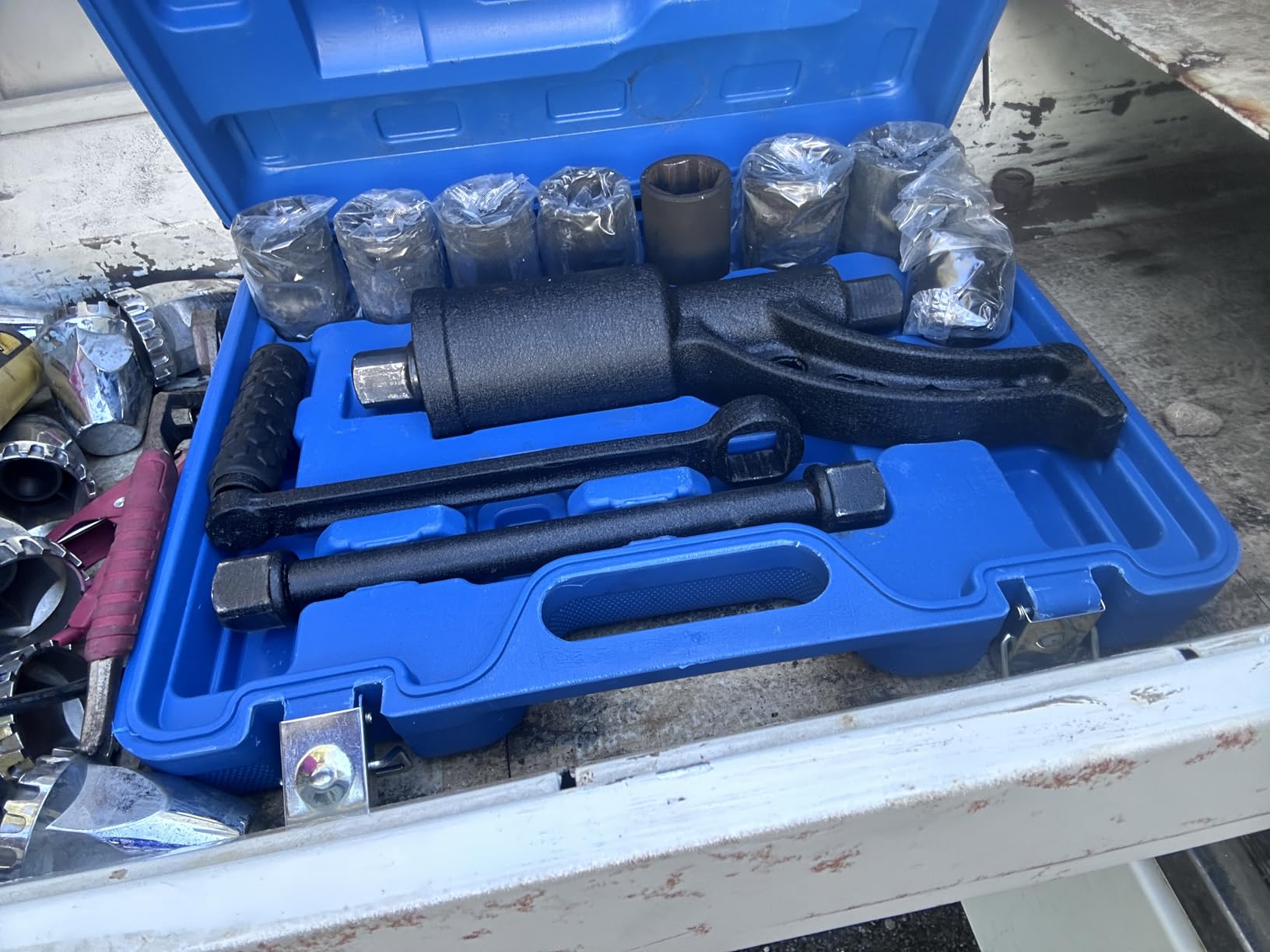 WINTOOLS Torque Multiplier Labor Saving Lug Nut Wrench W/ 8 Cr-v Socket customer photo 2