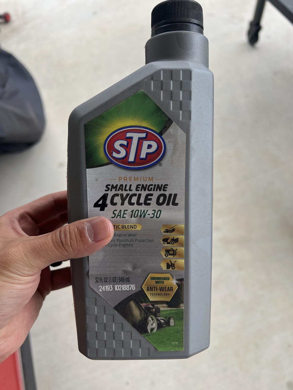 STP Premium Synthetic Blend 4 Cycle Small Engine Oil, SAE 10w30 Motor Oil for Lawnmowers, Generators, Tractors, Snow Blowers, and More, 32 fl oz customer photo 1