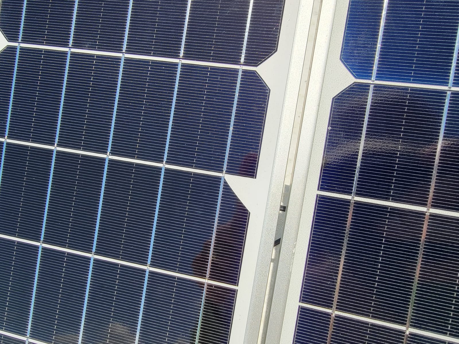 DOKIO Foldable Solar Panel 100 Watt Monocrystalline Solar Suitcase Portable with Controller to Charge 12V Batteries (All Types: Vented AGM Gel) Caravan RV Boat Camper… customer photo 1