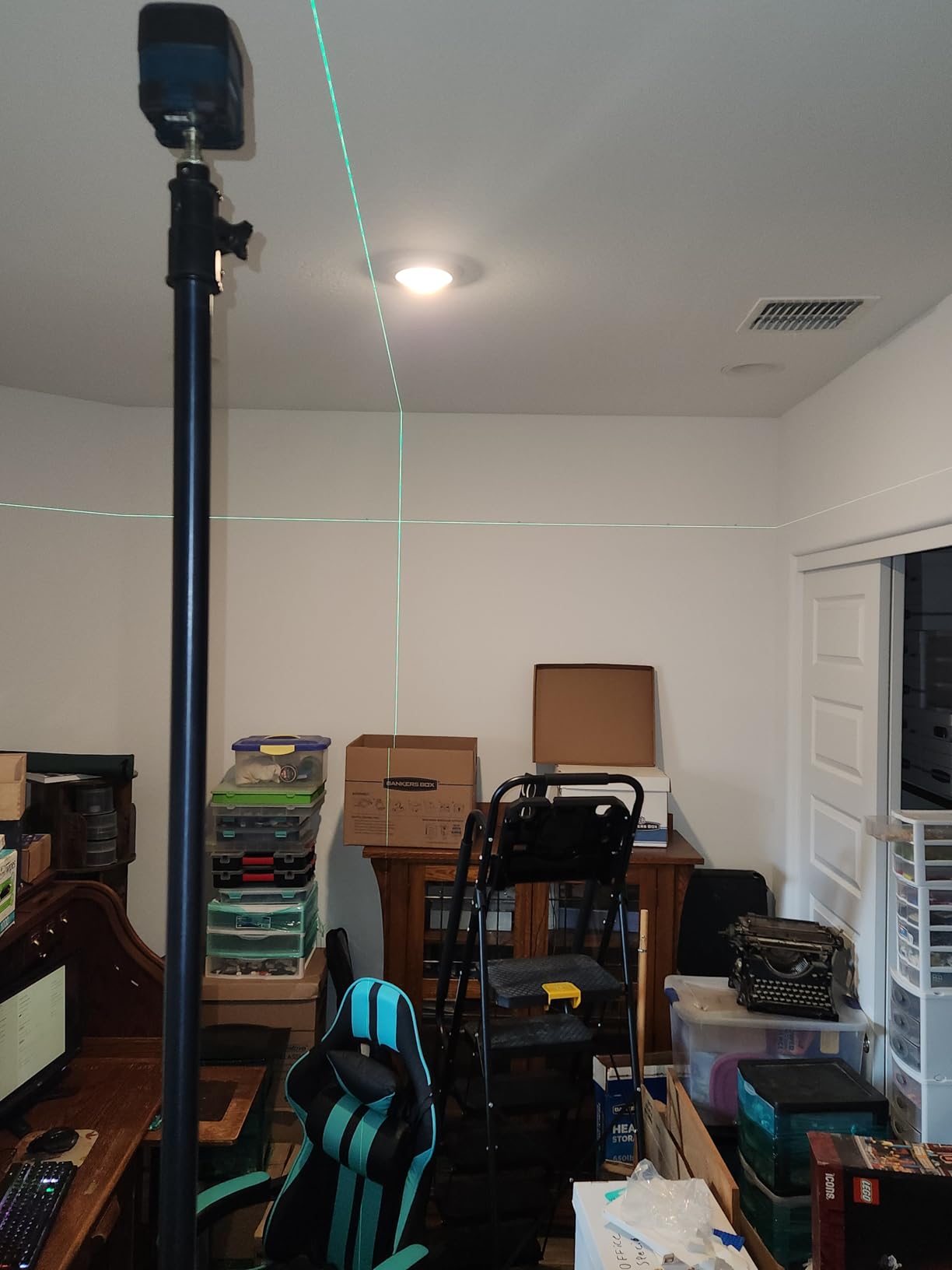 Laser Level, RockSeed Cross Line Laser with Self-Leveling, Vertical and Horizontal Line, Rotatable 360 Degree, Carrying Pouch, Battery Included (Not Tripod) customer photo 2