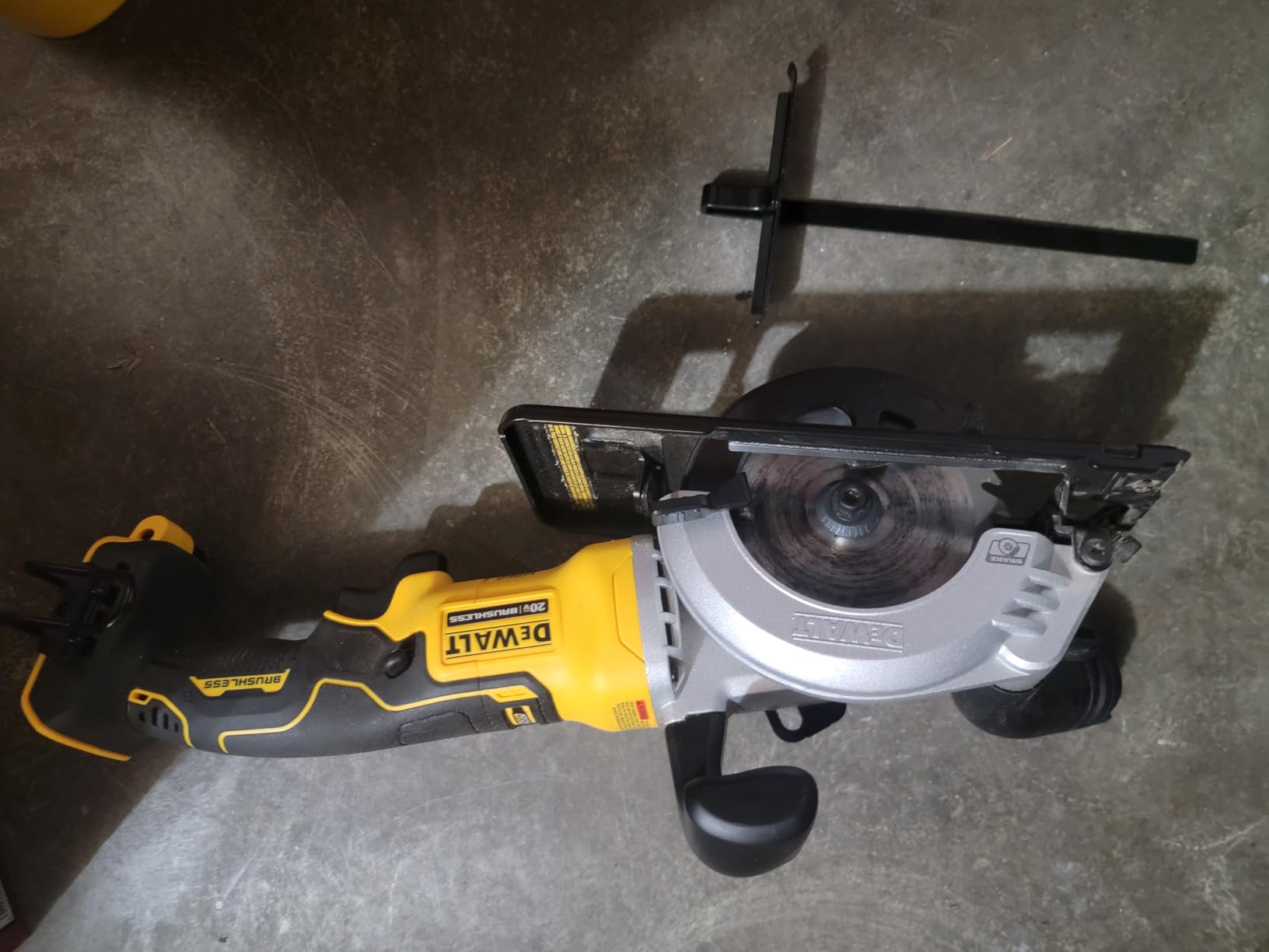 DEWALT ATOMIC 20V MAX* Circular Saw, 4-1/2-Inch, Tool Only (DCS571B) customer photo 2