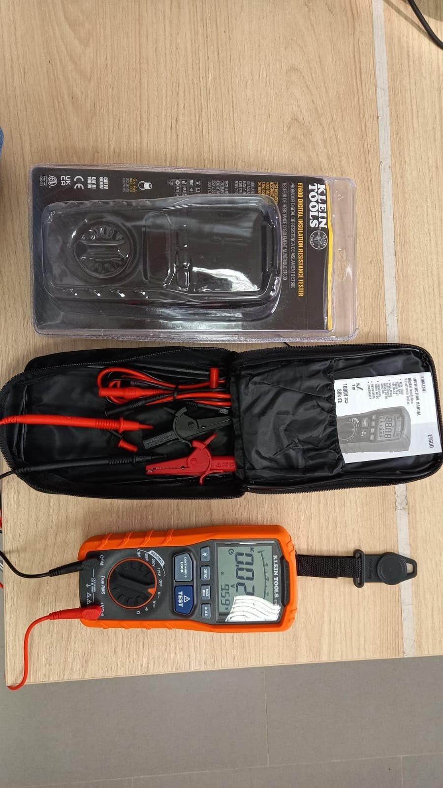 Klein Tools ET600 Multimeter, Megohmmeter Insulation Tester, 4000 Ohms Resistance, 125V/250V/500V/1000V, Auto-Ranging TRMS Multimeter customer photo 2