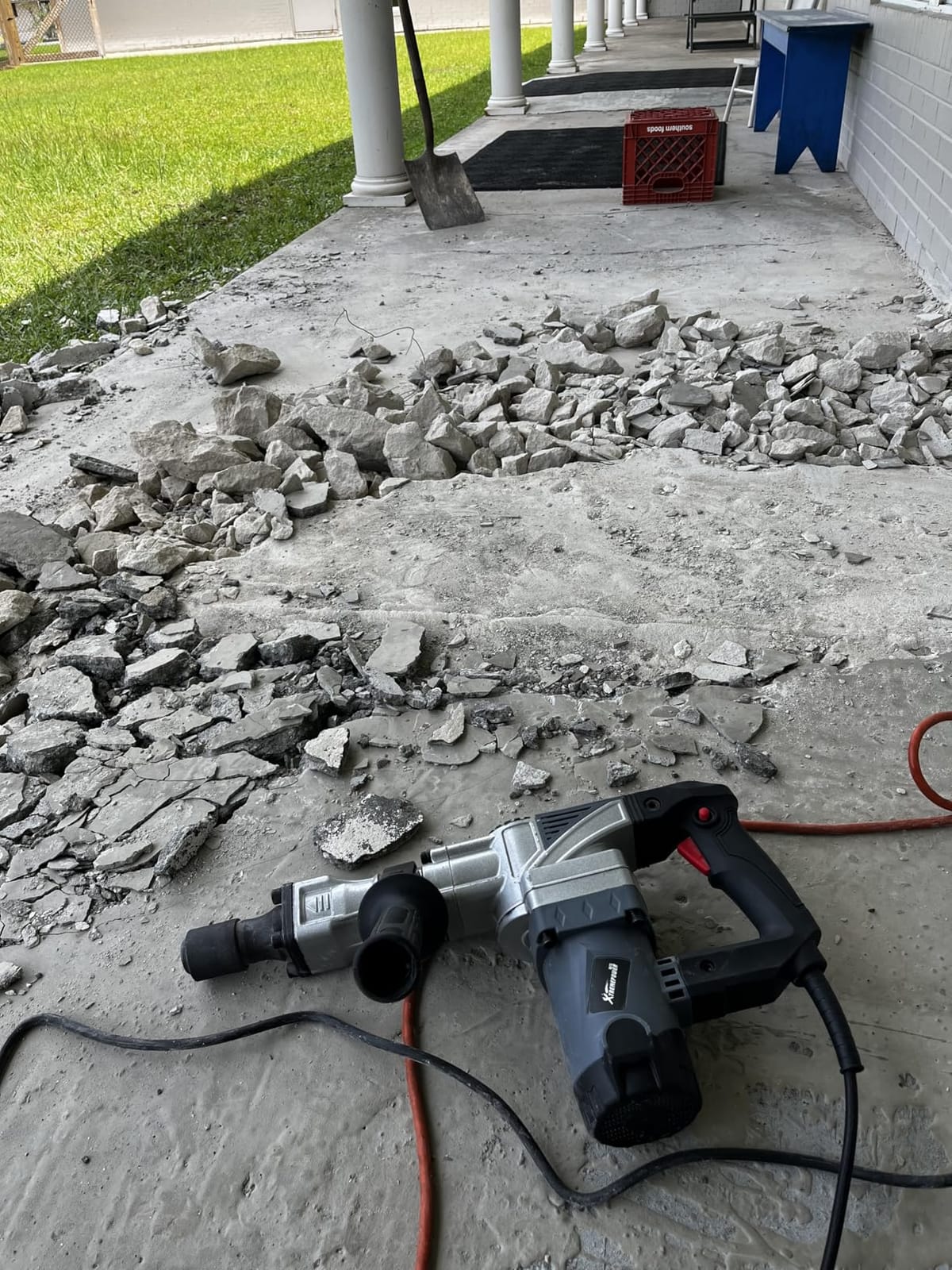XtremepowerUS 1400W Electric Demolition Jack Hammer, 3900 BPM Heavy Duty Concrete Breaker with Point & Flat Chisel Bits, Adjustable Handle, Carrying Case for Concrete, Brick, Asphalt & Masonry customer photo 1