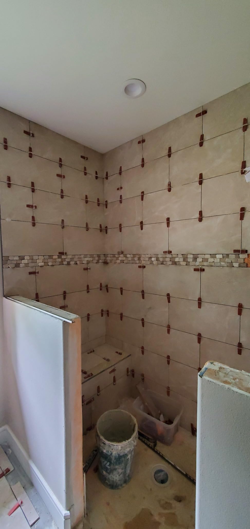DGSL Tile Leveling System Clips - 500-Piece DIY Tiles Leveler Spacers - Tile Leveling System for Professional Ceramic Tile and Stone Installation (1/8 Inch) customer photo 1