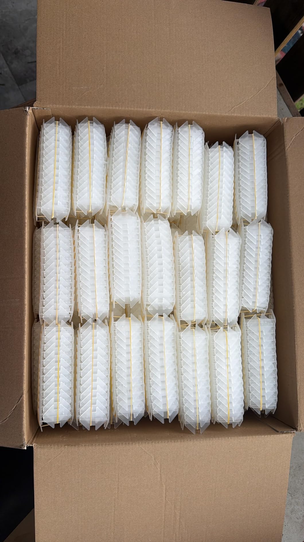 DGSL Tile Leveling System Clips - 500-Piece DIY Tiles Leveler Spacers - Tile Leveling System for Professional Ceramic Tile and Stone Installation (1/8 Inch) customer photo 2