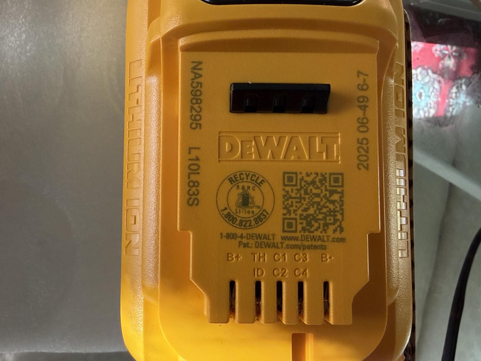 DEWALT 20V MAX* XR Battery, 8.0-Ah (DCB208) customer photo 1