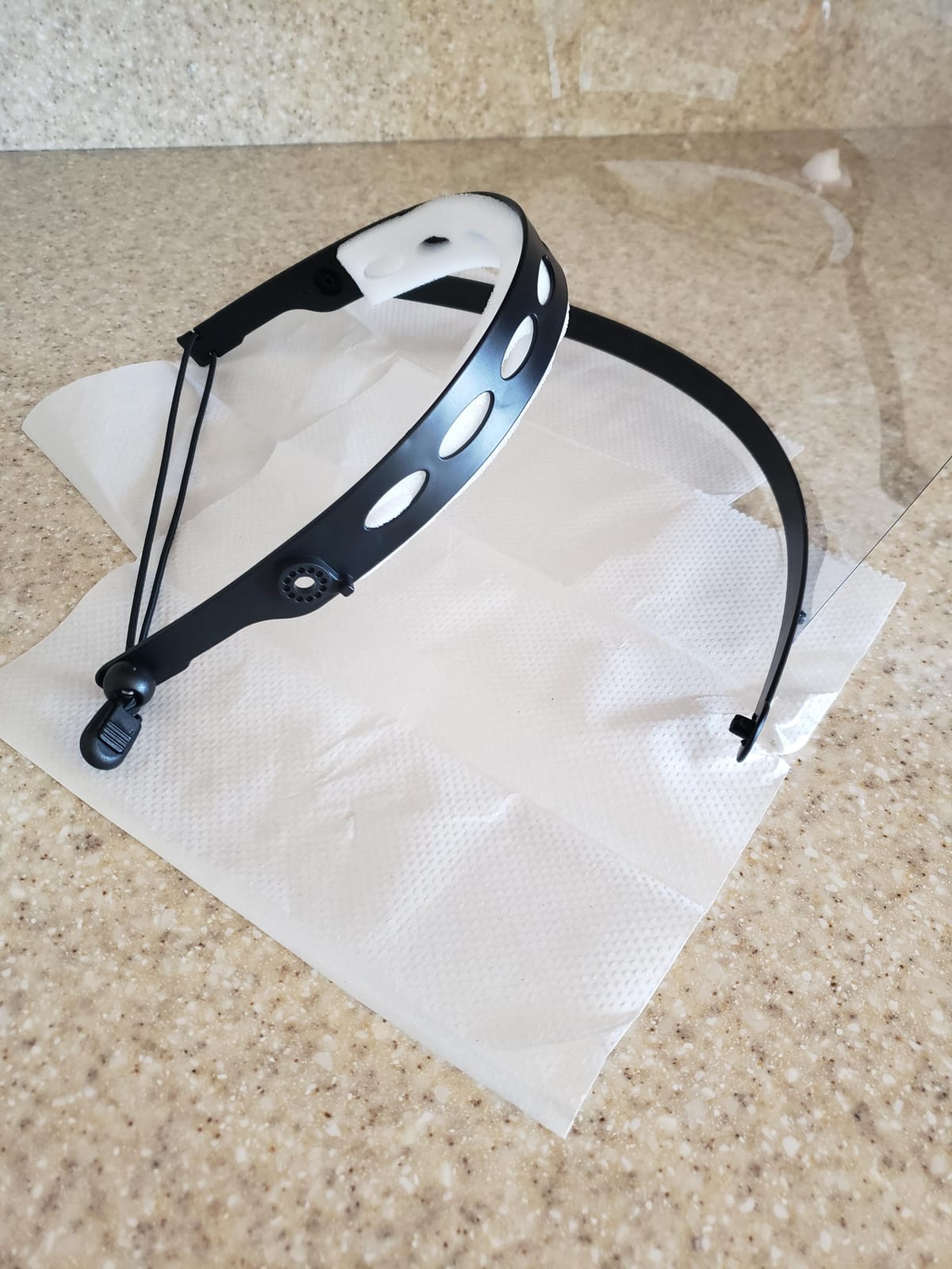 EWA Adjustable Face Shield(2pack+10visors), All-Round Protection Cap with Clear Anti-Fog Shields, Lightweight Transparent Face Shields(2 Support Frame + 10 Replaceable Visors+ 4 Sponge Strips)-Black customer photo 1