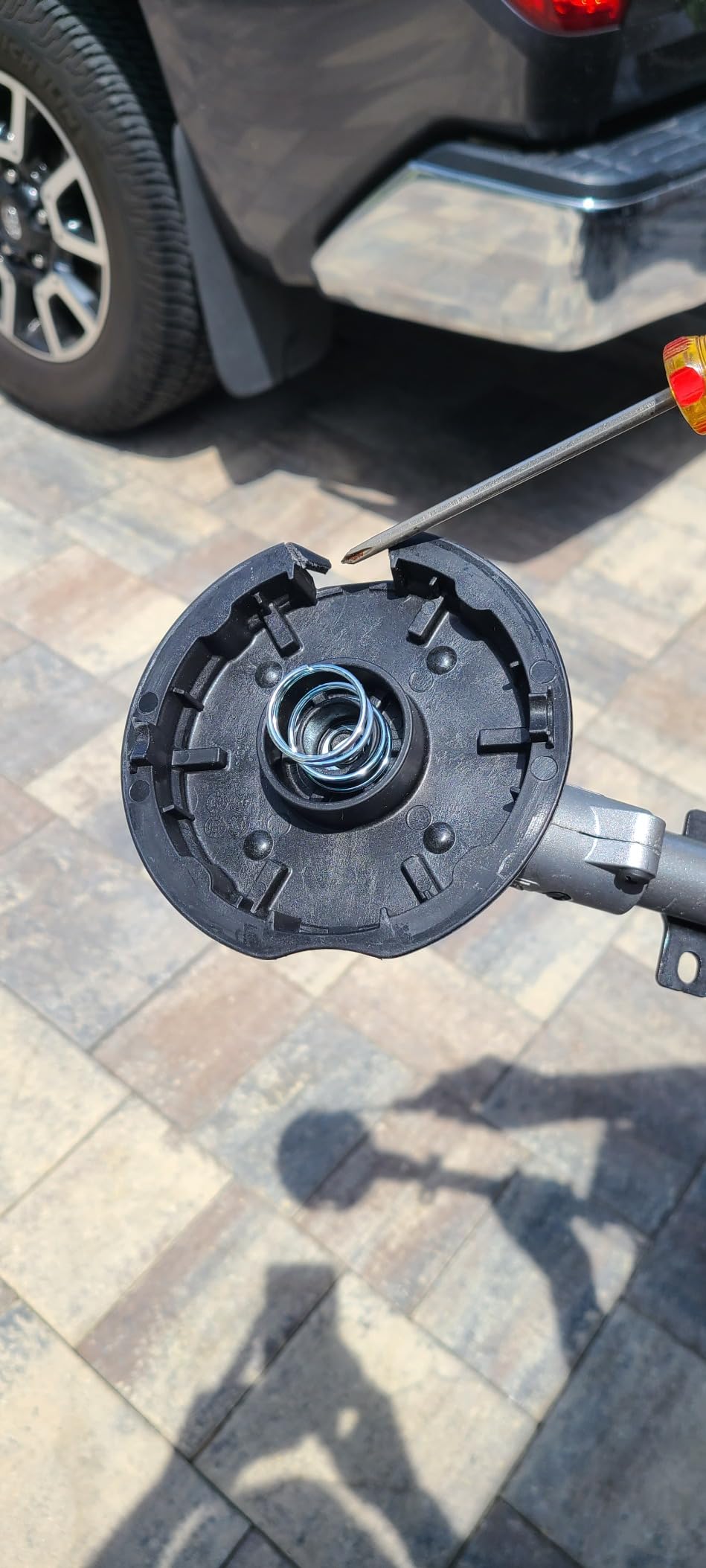 Troy-Bilt Gas String Trimmer, 4-Cycle 17cc, 17-inch, Attachment Capable (TB304S) customer photo 1