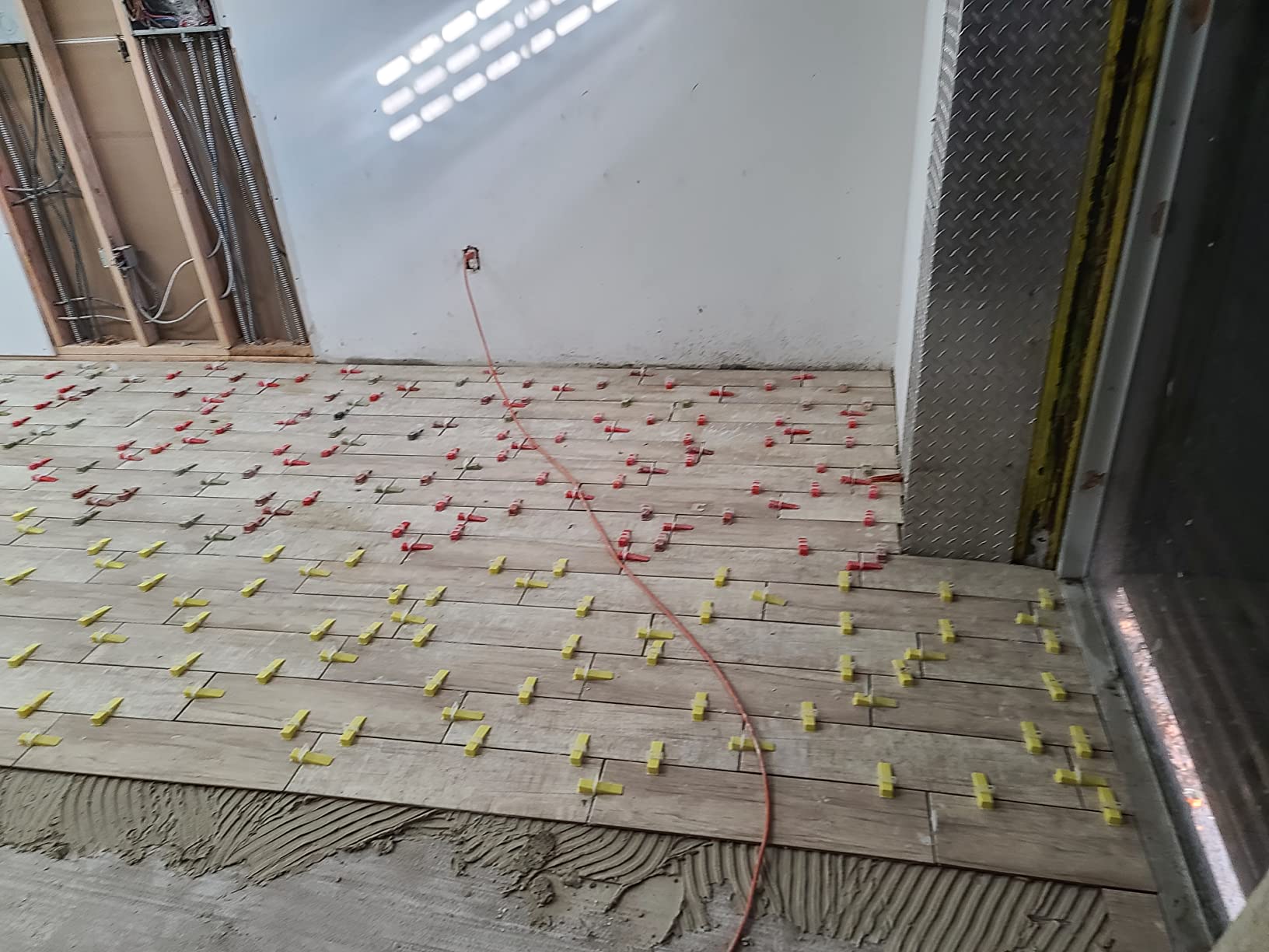 300PCS Tile Leveling System Reusable Tile Wedge for 1/8