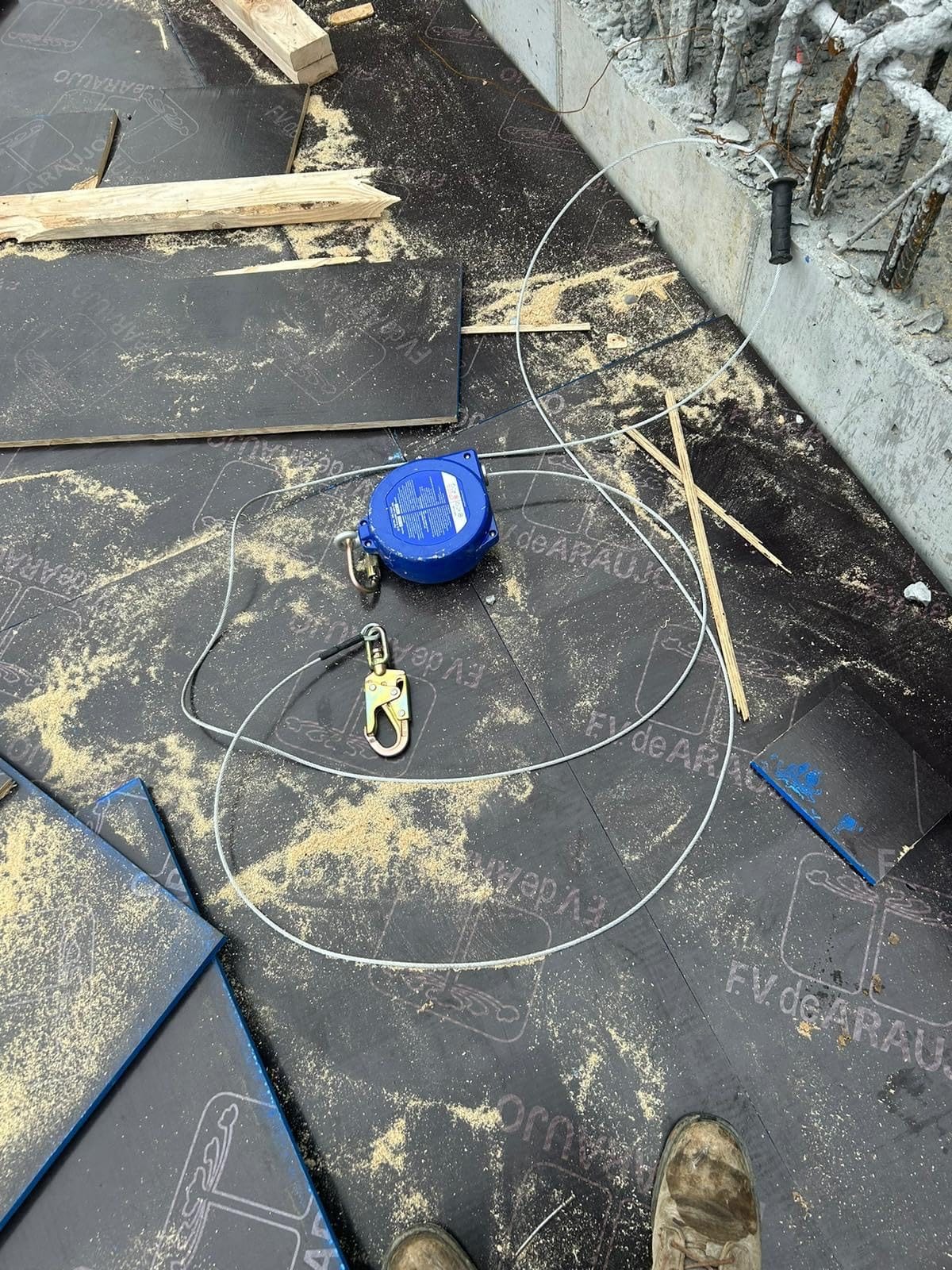 Palmer Safety SRD 30 FT. Self Retracting Lifeline I ANSI Z359.14-2021 Class 1 I SRL Device Swivel Top Galvanized Cable w/Small Steel Snap Hook I Fall Arrest Safety Yoyo customer photo 2