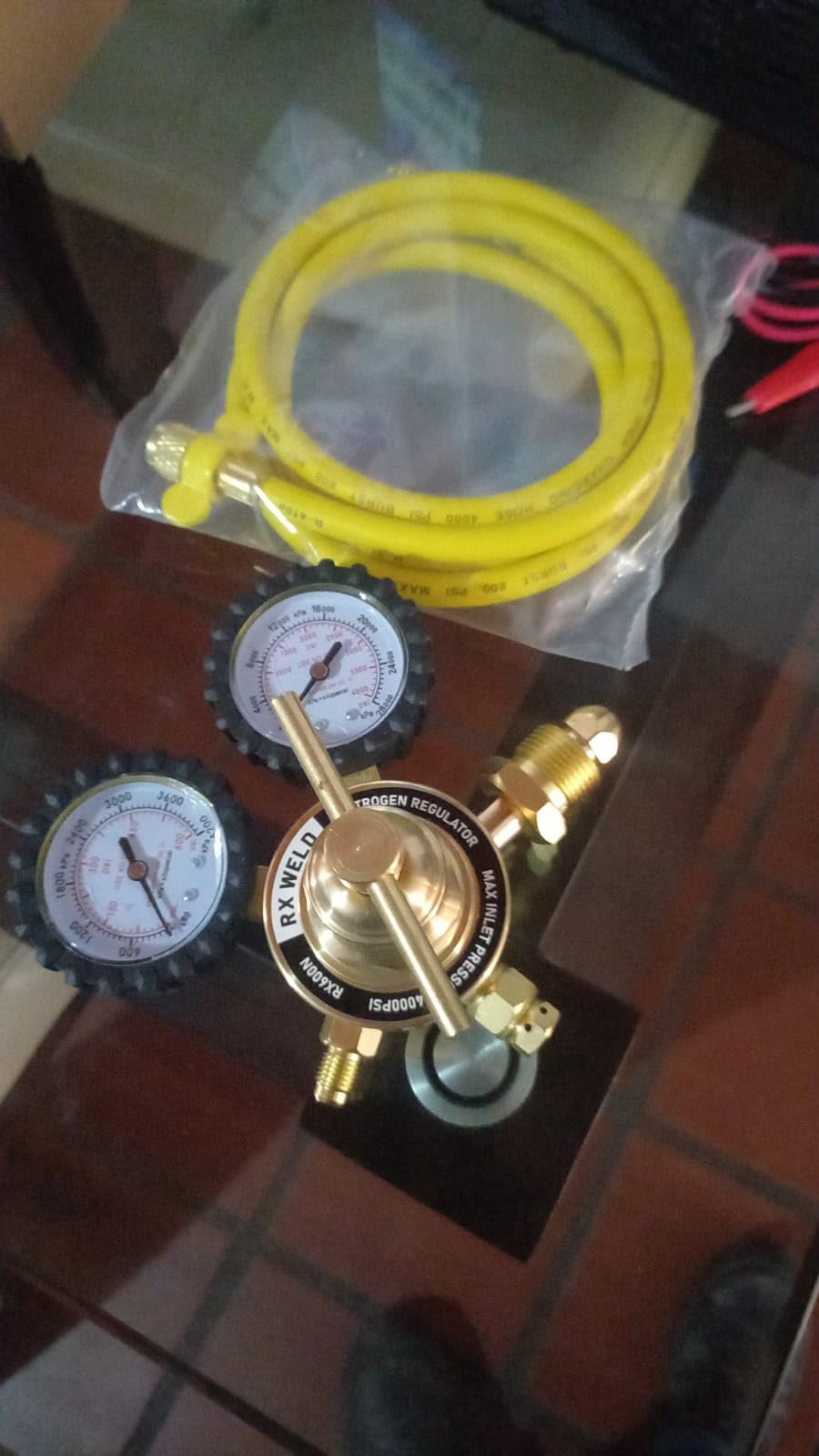 RX WELD Nitrogen Regulator, 0-600 PSI, CGA580 Inlet, 1/4