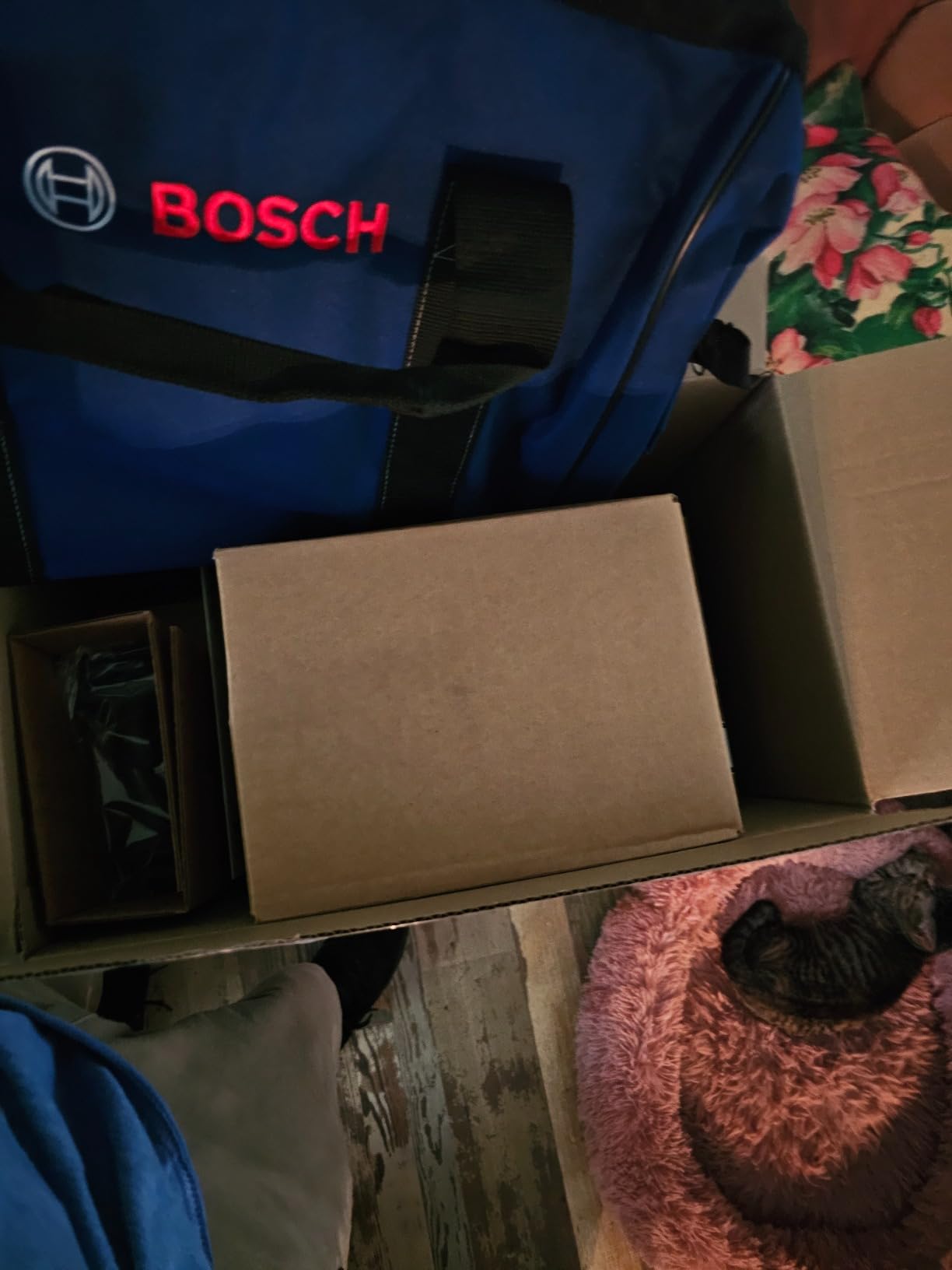 BOSCH GXL18V-497B23 18V Power Tool Combo Kit - 4 Tool Cordless Set with 1/2 In. Hammer Drill/Driver, Two-in-One Impact Driver/Wrench, Circular Saw, Worklight, Batteries & Charger customer photo 2