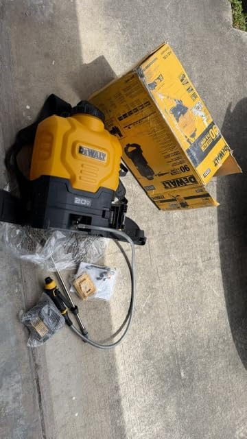 DEWALT 20V* Lithium-ion Battery Powered Backpack, 4 Gallons customer photo 1