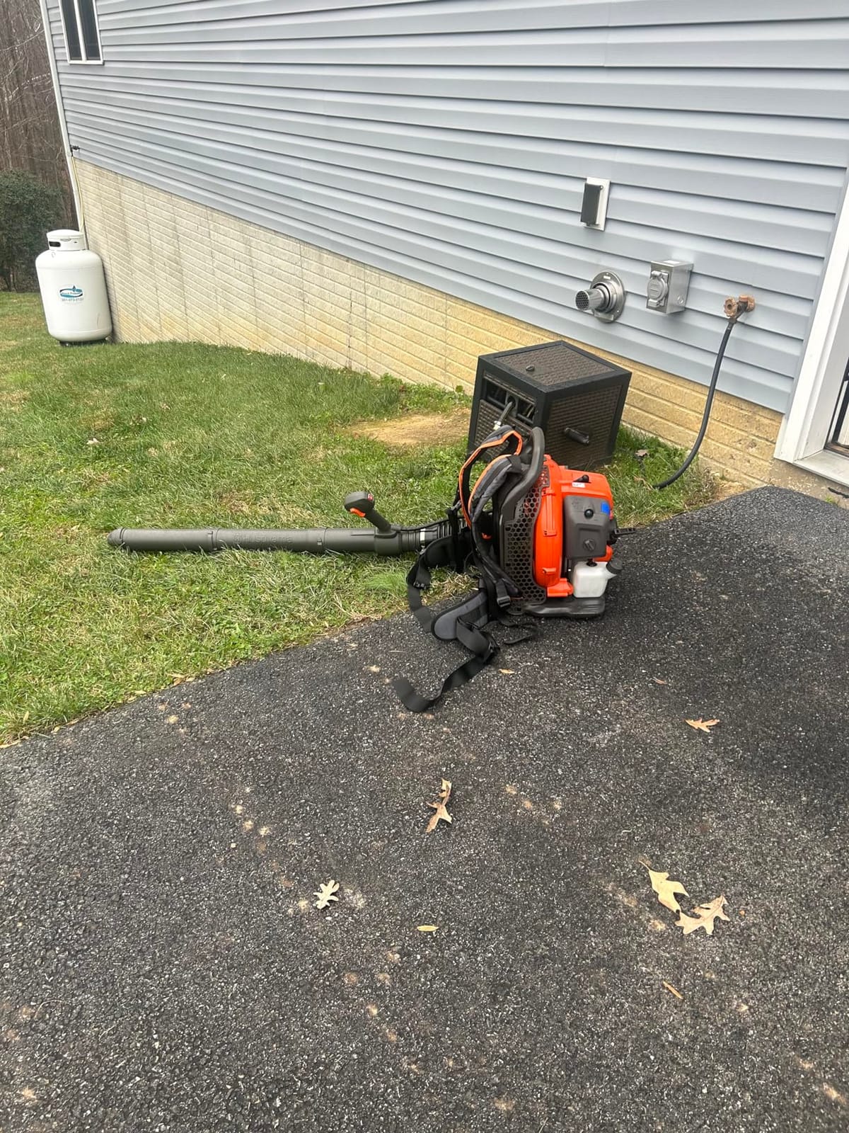 Husqvarna 150BT Gas Leaf Blower, 51-cc 2.16-HP 2-Cycle Backpack Leaf Blower, 765-CFM, 270-MPH, 22-N Powerful Clearing Performance and Ergonomic Harness System, Gifts for Men, 970466901 customer photo 1