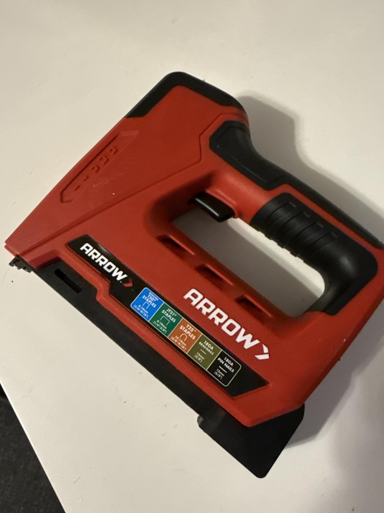 Arrow ET501C Cordless 5-In-1 Professional Staple and Nail Gun, Battery Powered Wire Stapler and Brad Nailer for Upholstery, Framing, Roofing, Crafts, Fencing, Cable, Black/Red customer photo 1