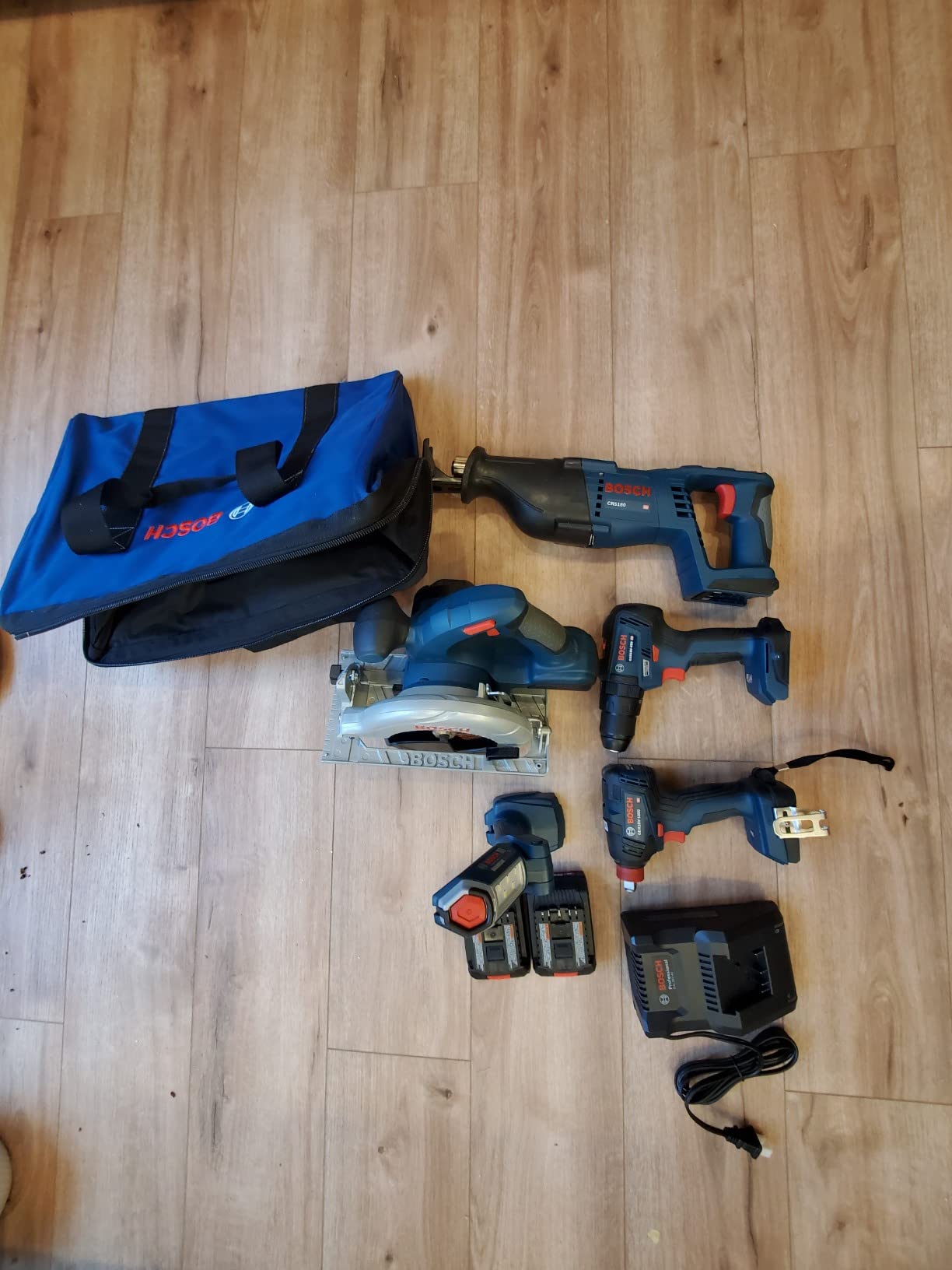 BOSCH GXL18V-501B25 18V 5-Tool Combo Kit with 2-In-1 Bit/Socket Impact Driver/Wrench, 1/2 In. Hammer Drill/Driver, Reciprocating Saw, Circular Saw, LED Worklight and (2) CORE18V 4 Ah Compact Batteries customer photo 2
