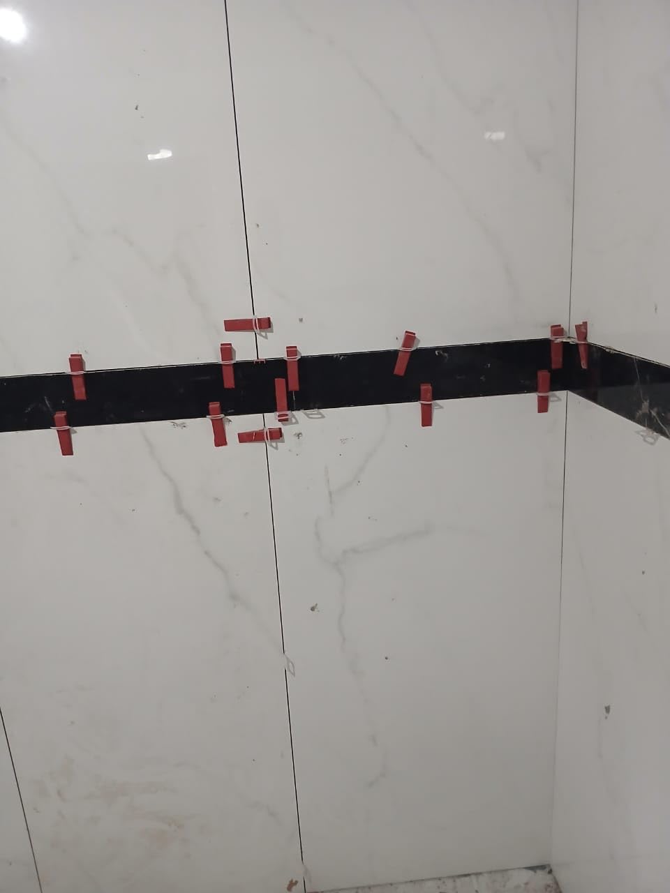 Tile Leveling System 1000-Piece Tile Leveling Spacer Clips and 300-Piece Reusable Wedges Tile Leveler Tool Set for Ceramic Tile and Stone Installation (1/8 Inch) customer photo 2