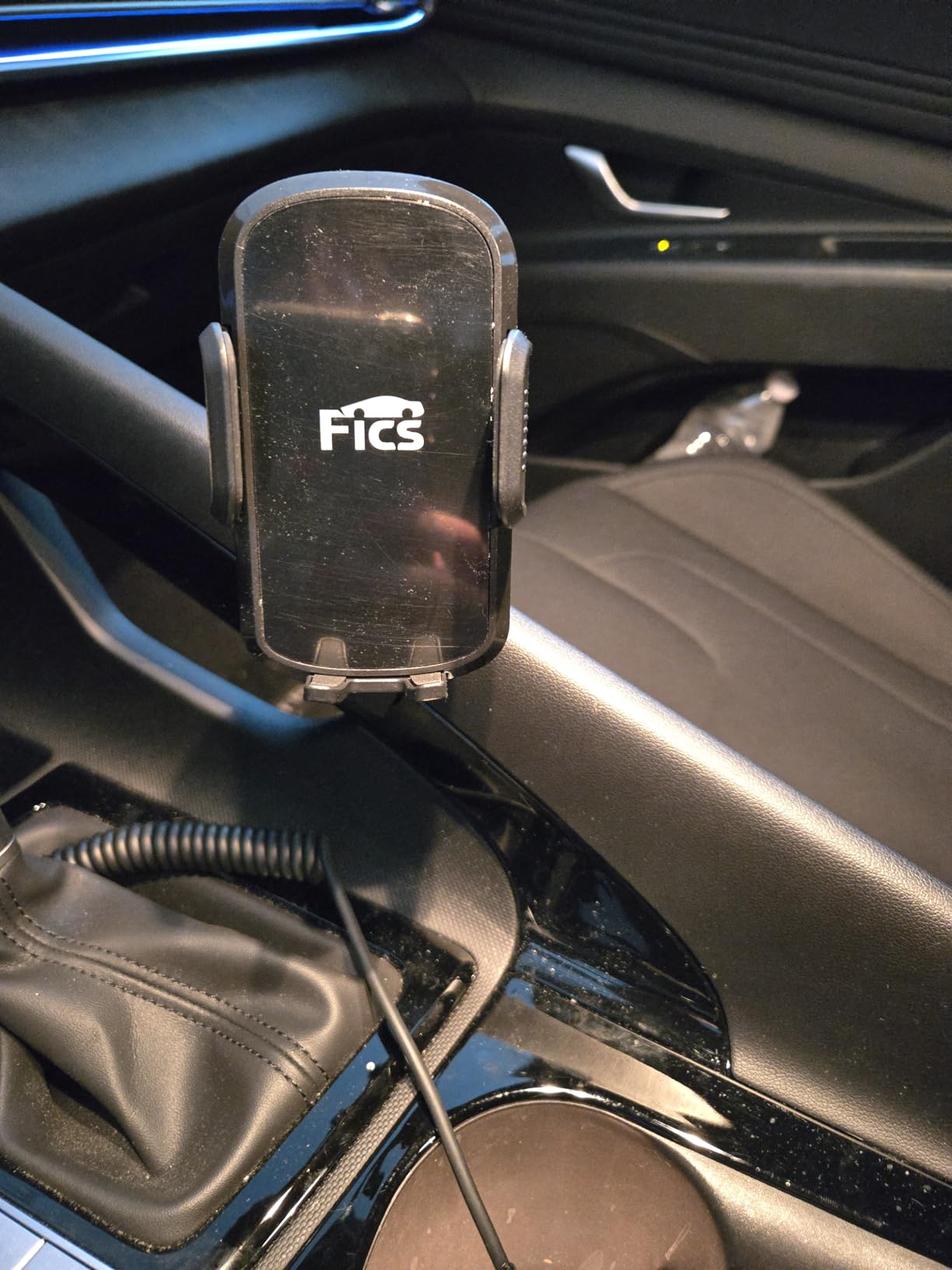 FICS Car Phone Holder for Hyundai Elantra 2021, 2022, 2023, 2024, 2025, 2026 – Custom-Fit Mount for Seamless Display Integration, Interior Accessories for Navigation Use, Stable Driving View customer photo 1