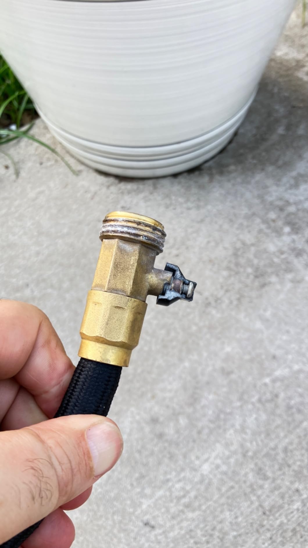 J&B XpandaHose 50ft Expandable Garden Hose- Heavy Duty Superior Strength 3750D - 4 -Layer Latex Core - Extra Strong Brass Connectors and Storage Bag (Black 50) customer photo 1