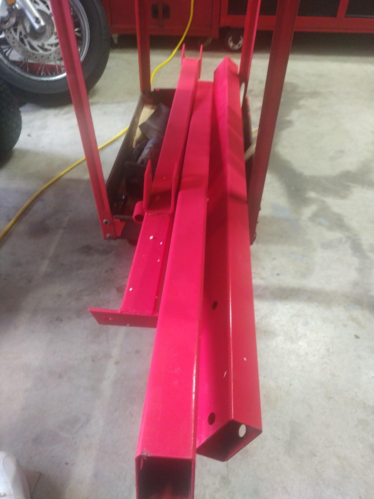 Engine Hoist, 2 Ton (4000lbs) Heavy Duty Folding Hydraulic Engine Crane Hoist Cherry Picker Shop Crane Hoist Lift for Ports, Warehouses, Garage, Factory, 360 Degree Swivel Wheels customer photo 1