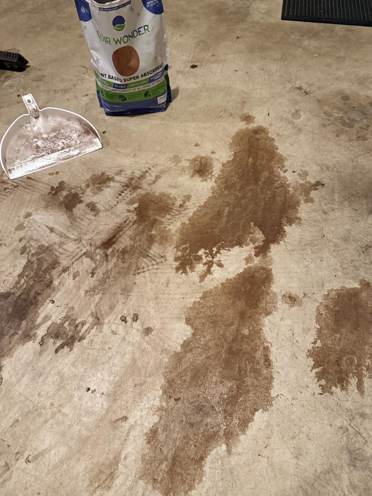 Coir Wonder 3-in-1 Oil Absorbent, Paint Hardener & Sweeping Compound – 15L (5.3 Lb) – Absorbs 10 Quarts Oil, Solidifies 33 Cups Cooking Oil – Eco-Friendly Spill Cleanup Granules for Shop, Garage, Home customer photo 2