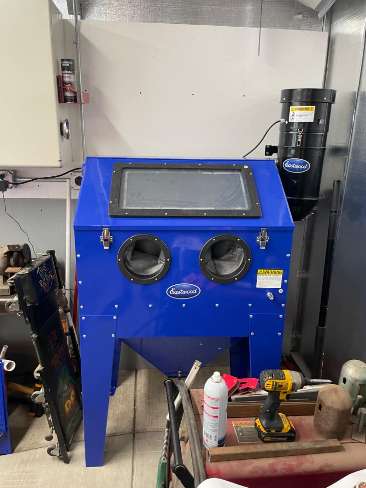 Eastwood B100 Large Abrasive Media Blasting Blast Cabinet with Dust Collector | Internal Dimensions: 45-3/4