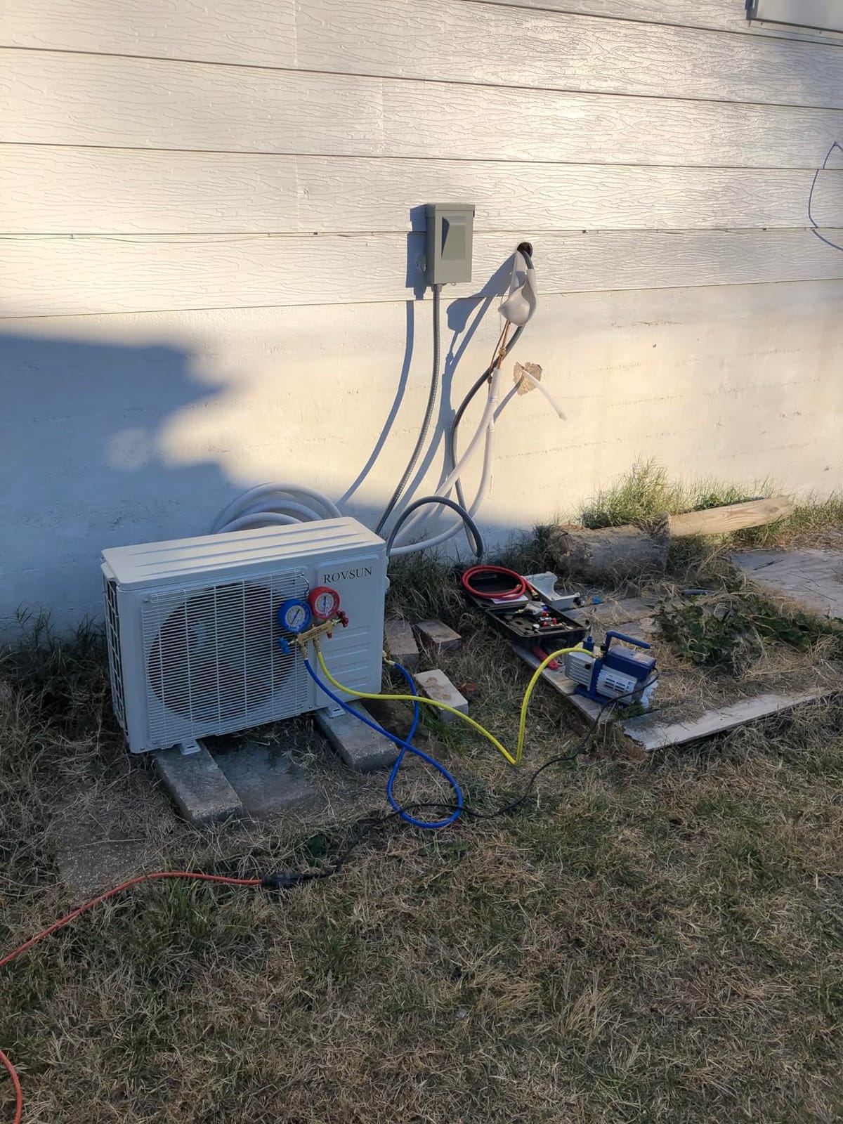 ROVSUN 12000 BTU Wifi Enabled Mini Split Air Conditioner & Heater with Inverter, 20 SEER2 Energy Saving 115V Ductless Split AC Unit with Pre-Charged Condenser, Heat Pump & Installation Kit customer photo 2