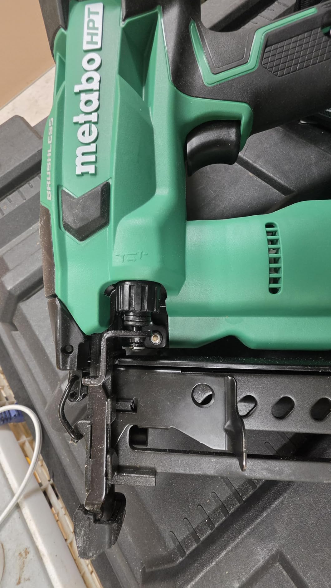 Metabo HPT 18V MultiVolt Brushless 18 Gauge Narrow Crown Stapler, N1804DA customer photo 1