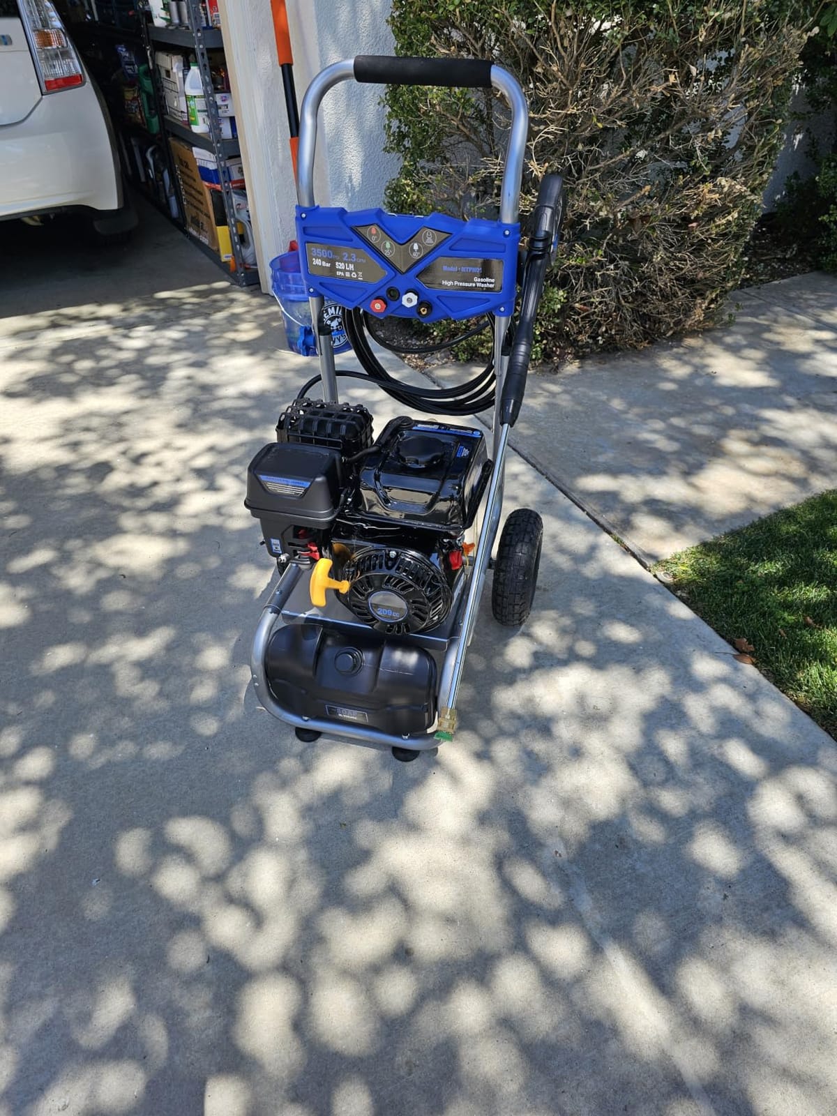 3500PSI Gas Pressure Washer, 2.3GPM Gas Powered High Pressure Washer with 209CC Engine, 4 Adjustable Nozzles, 25 ft High Pressure Hose for Cleaning Walls, Terraces, Vehicles, Garden (Blue) customer photo 2