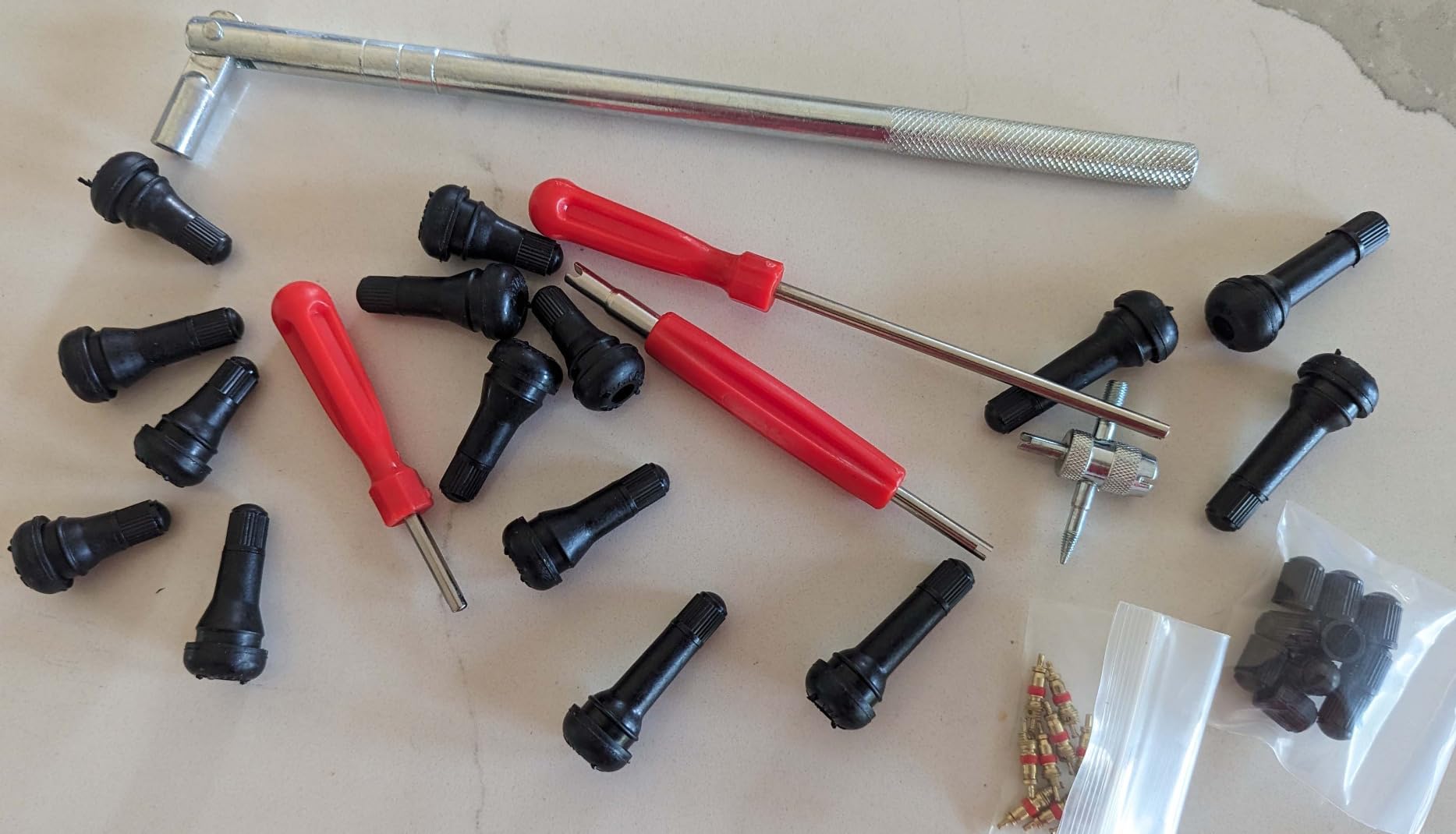 ZHSMS Valve Stem Puller Installer Tool, 5Pcs TR412, 5Pcs TR413, 5Pcs TR414 Tire Snap in Short Rubber Valve Stem, 4 Way Valve Core Remover, Single Head Tire Valve Core Remover Installer Tool(40Pcs) customer photo 2