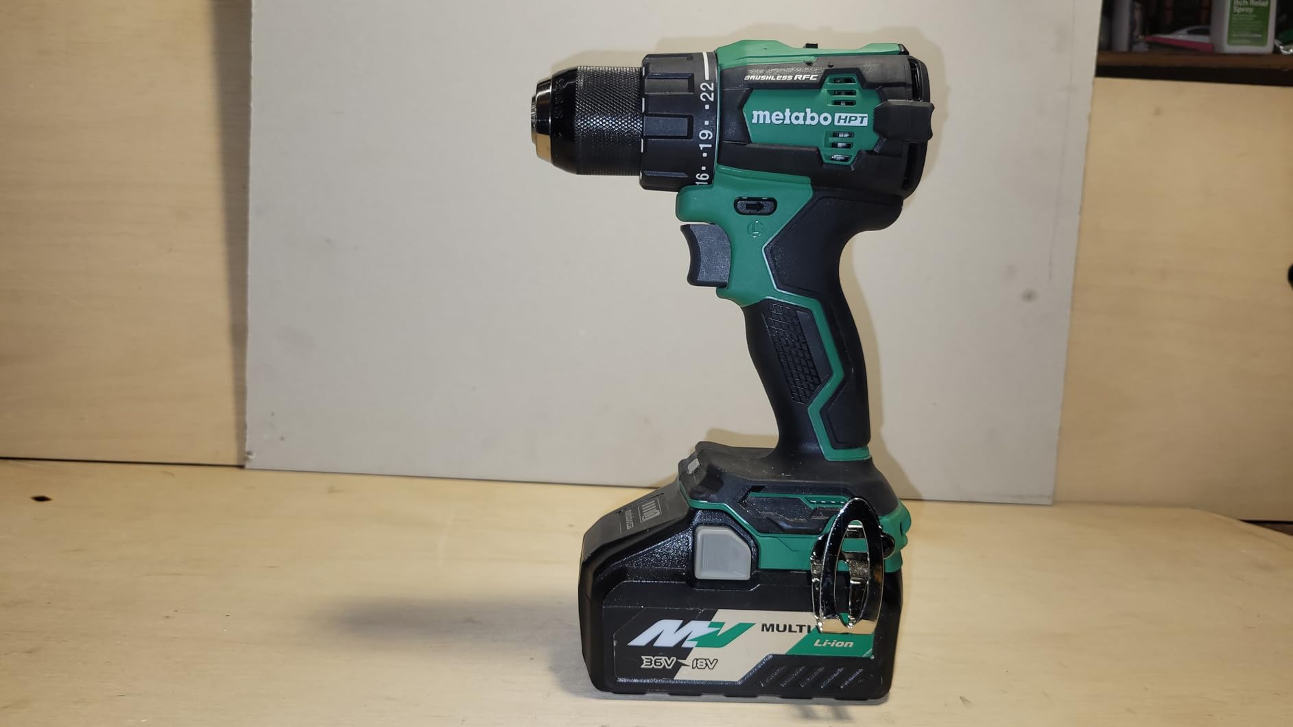 Metabo HPT 18V MultiVolt Cordless Brushless Driver Drill Kit, DS18DEX customer photo 2