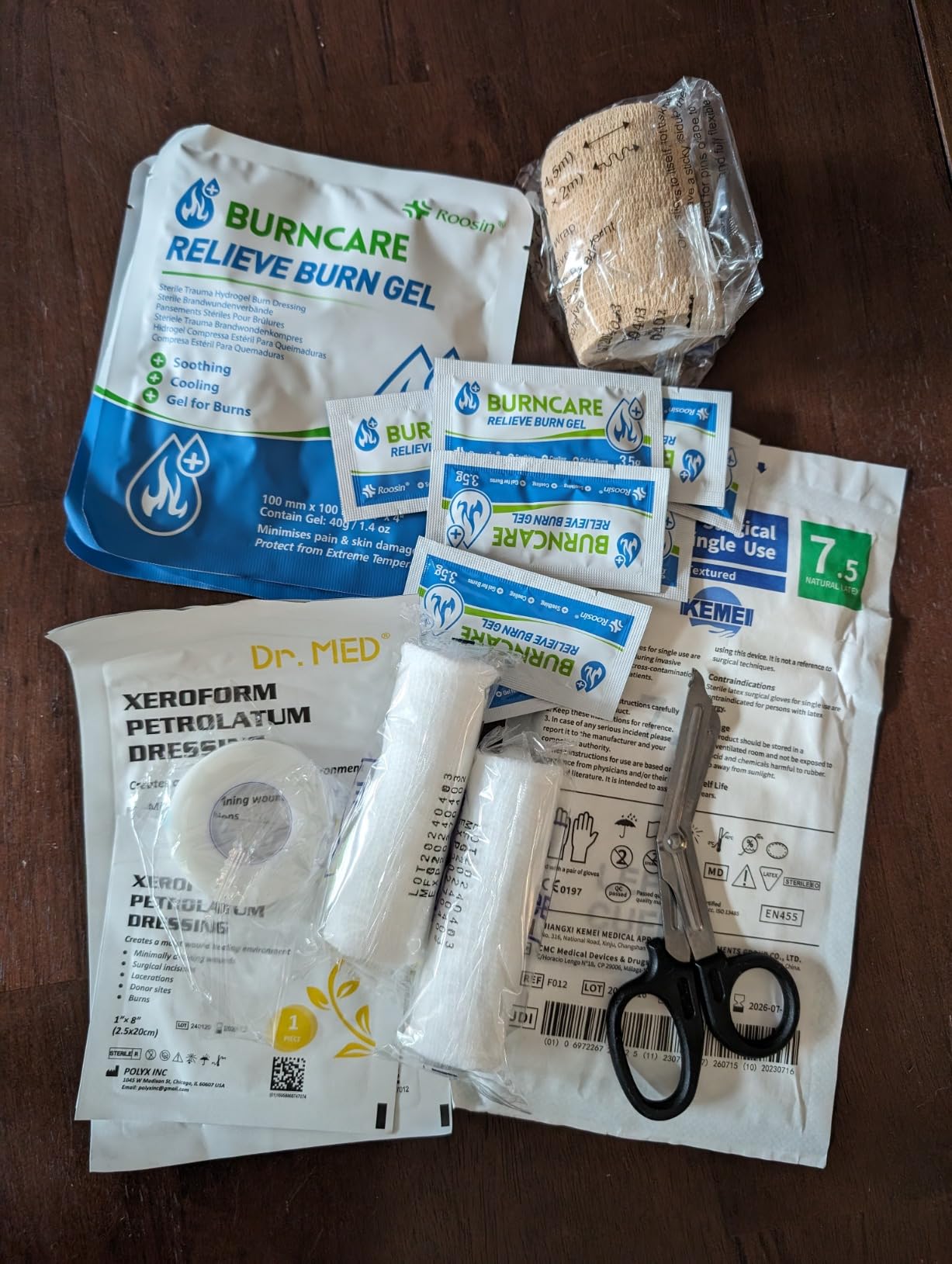 Dr.Med Burn Kit, 4pcs Burn Dressings 4x4”, 8pcs Burn Gel 3.5g, 4pcs Non-Adherent Xeroform Petrolatum Gauze, Burn First Aid Cooling Soothing Cream with Bandage, Latex Surgical Gloves, Scissors, Tape customer photo 2