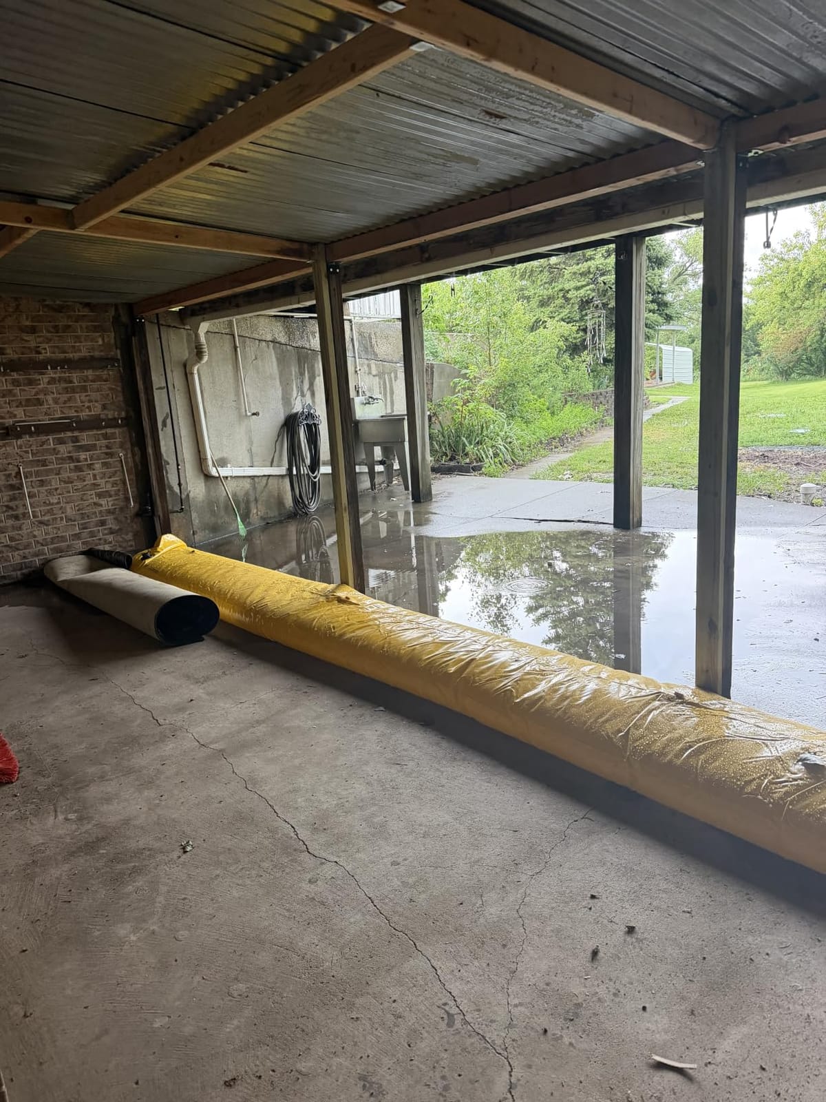 Flood Barriers, Sandbag Alternative Flood Bags 4 Pack, Flood Barrier for Home, Water Barriers for Flooding, Doorway, Driveway(4FTx6in) customer photo 2