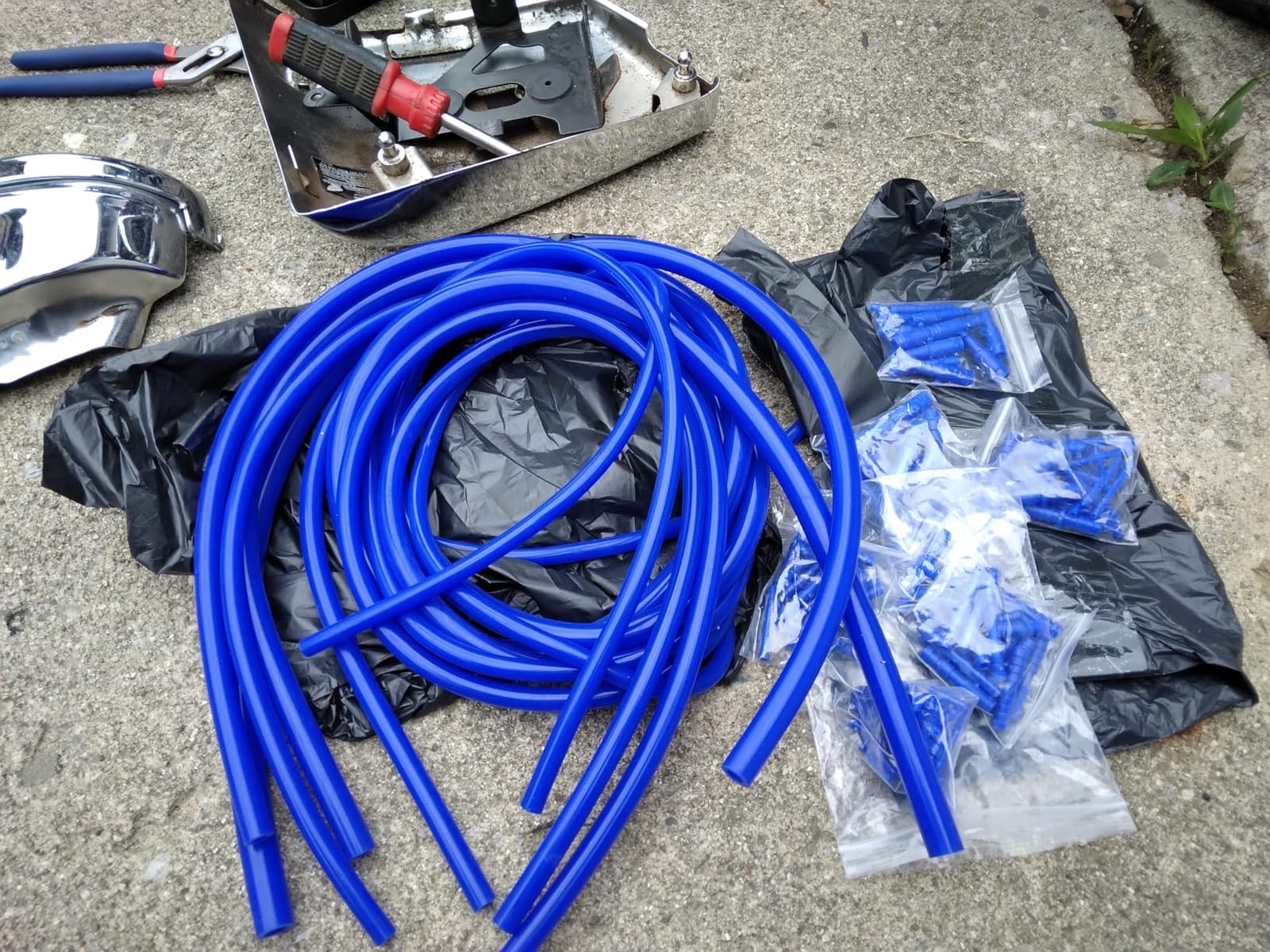 Tnisesm 134Pcs Vacuum Hose Automotive 130PSI 6.6 FT with 12 Sizes Vacuum Connector, 1/8