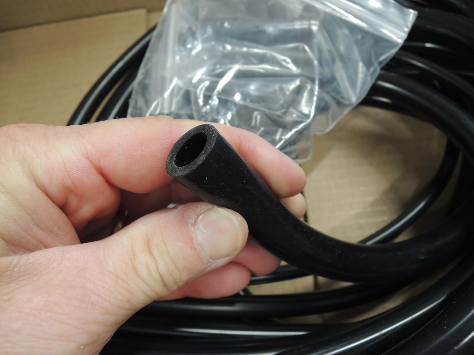 Tnisesm 134Pcs Vacuum Hose Automotive 130PSI 6.6 FT with 12 Sizes Vacuum Connector, 1/8
