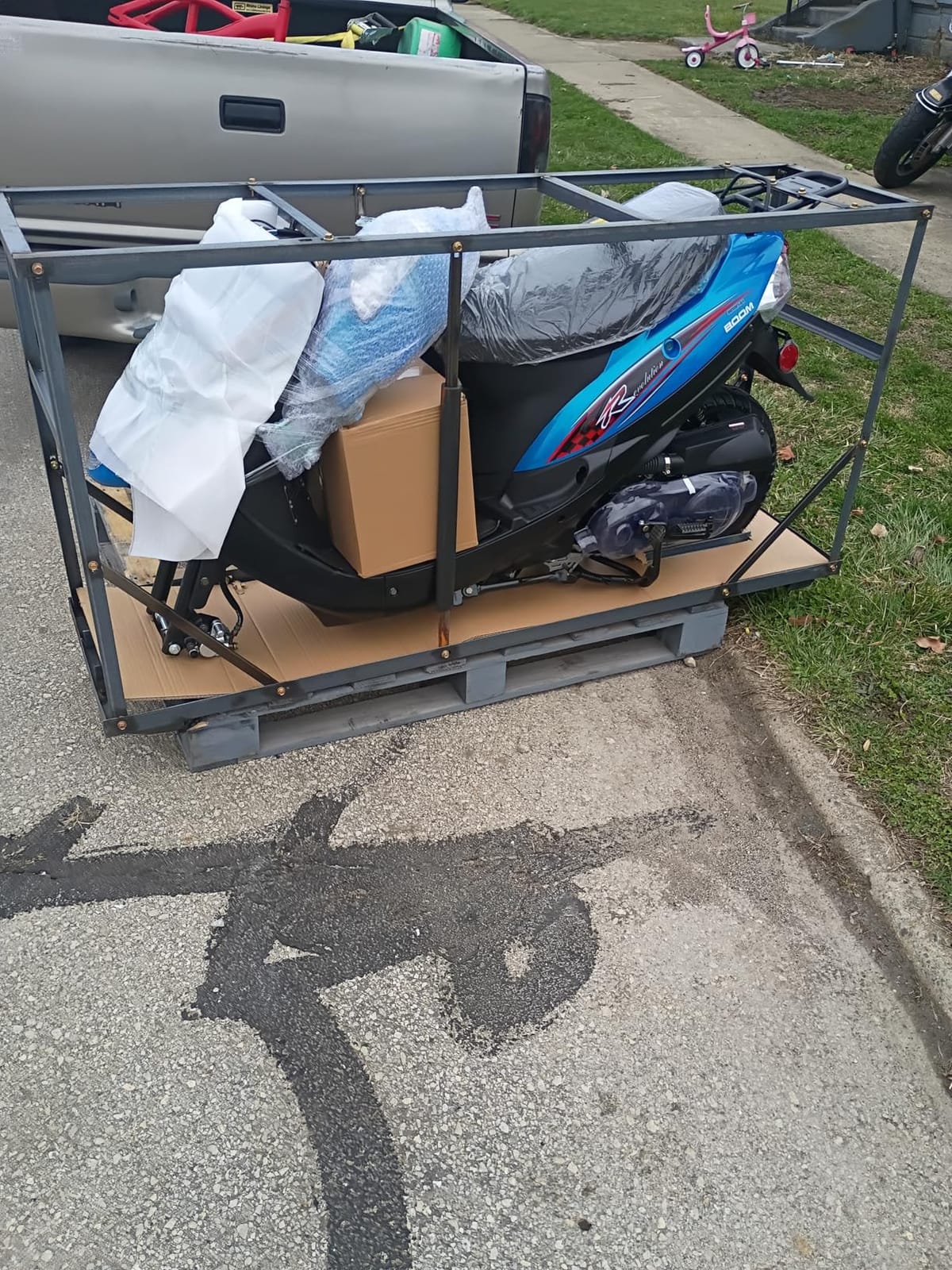 HHH 49cc/ 50cc Scooter Gas Fully Automatic Street Scooter Moped Vino 50 with Matching Trunk 50cc Moped for Adults (Black) customer photo 1
