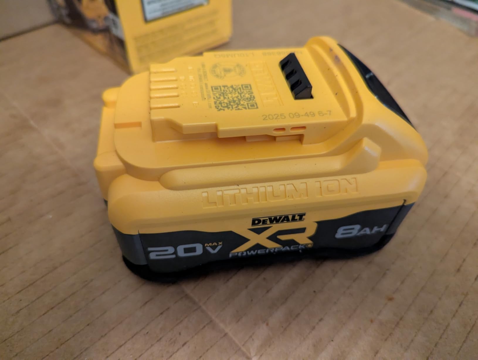 DEWALT 20V MAX XR POWERPACK 8.0 Ah Power Tool Battery (DCB2108) customer photo 2