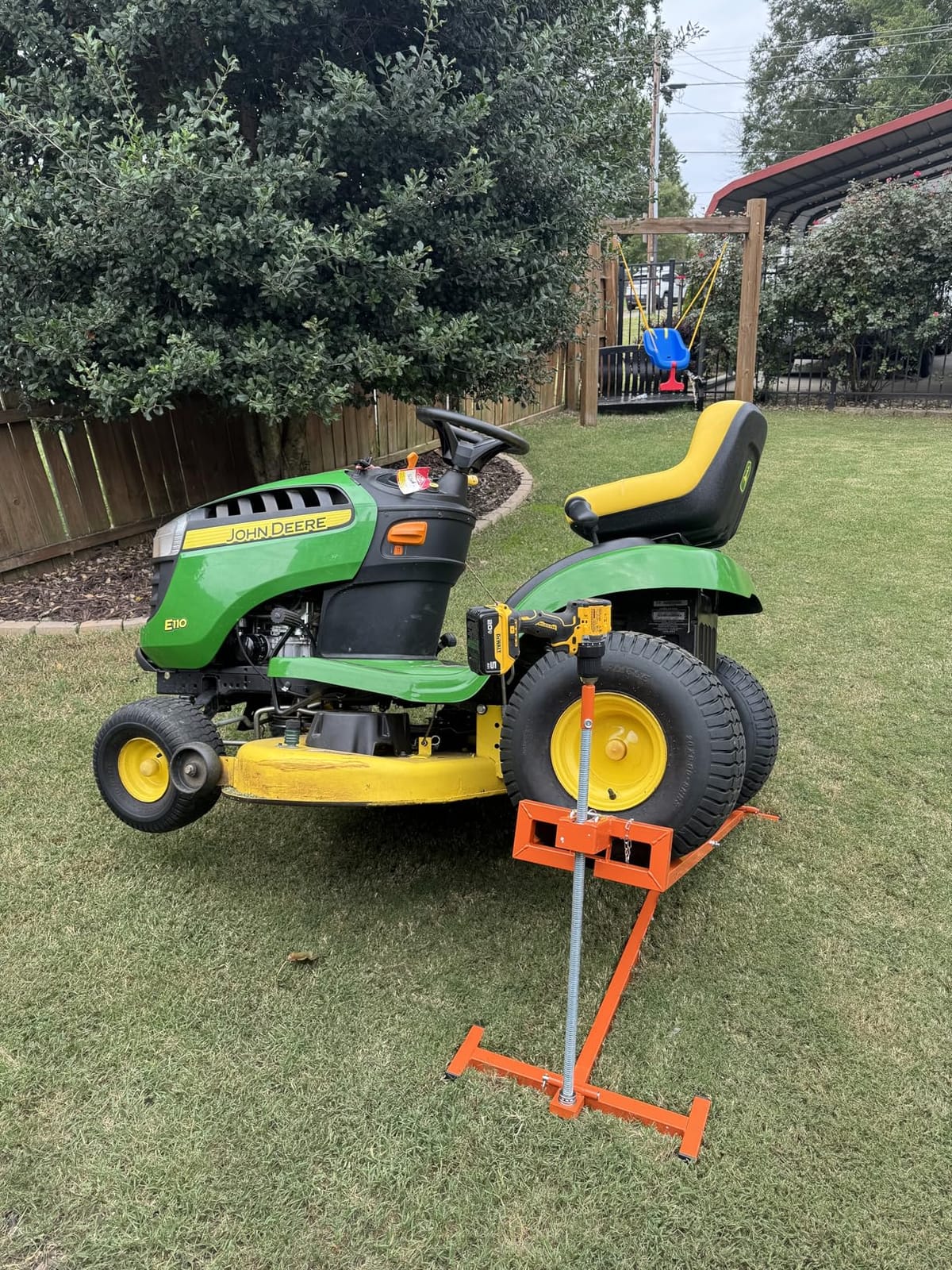 Lawn Mower Lift Jack - Lifting Platform 882 lbs Capacity for Lawn Mowers & GardenTractors with Manual & Power Tool Handles customer photo 1