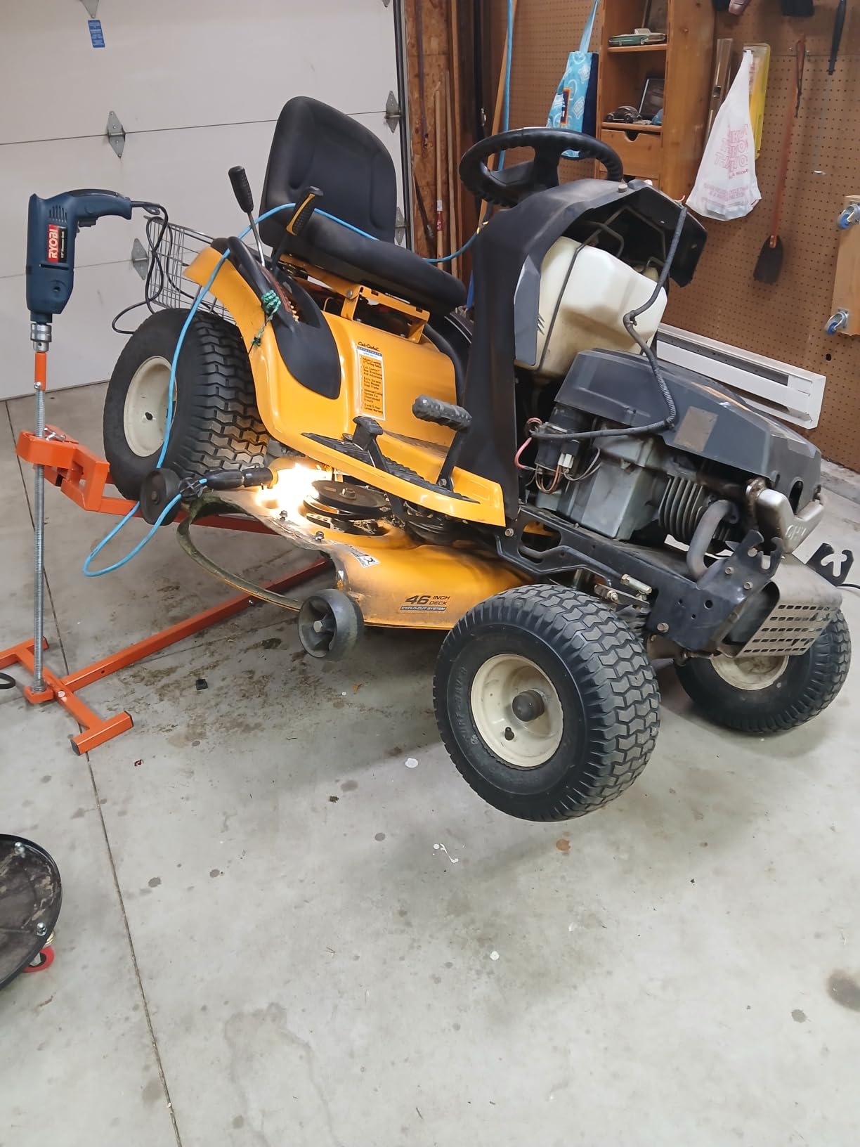 Lawn Mower Lift Jack - Lifting Platform 882 lbs Capacity for Lawn Mowers & GardenTractors with Manual & Power Tool Handles customer photo 2