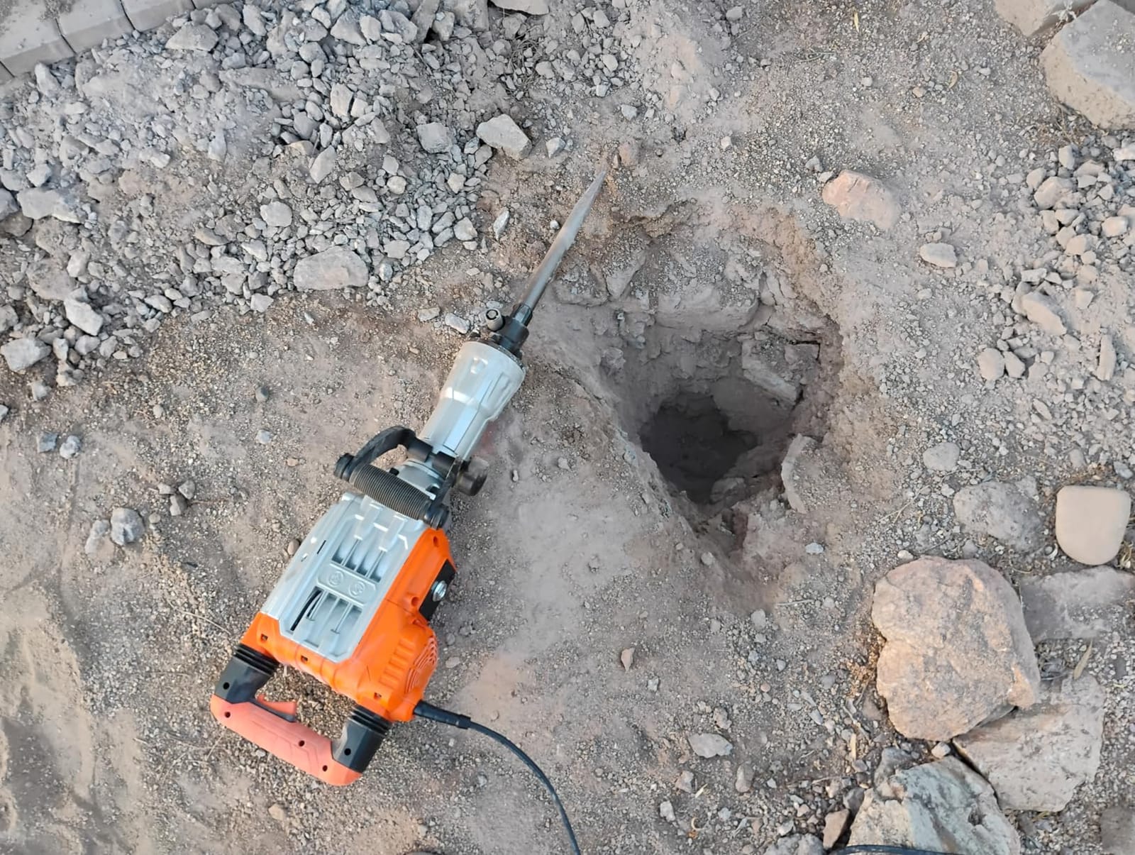 VEVOR Demolition Jack Hammer Concrete Breaker 3500W 2 Chisel Bits Black customer photo 1