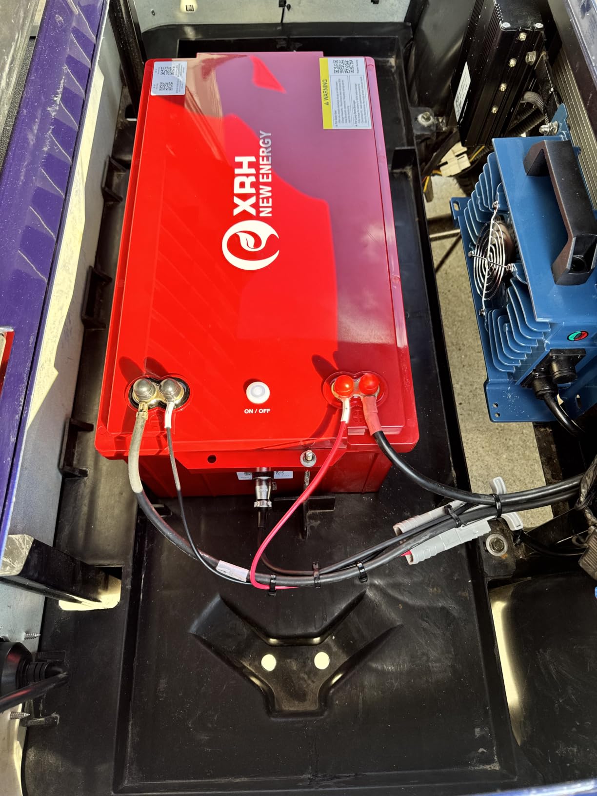 48V(51.2V) LiFePO4 Lithium Golf Cart Battery Built-in 250A BMS,with 48V 20A Lithium Battery Charger,Mobile APP,Touch Monitor,Port Plug and retention strap,6000+ Cycles,Perfect for Golf Carts (Plastic) customer photo 2
