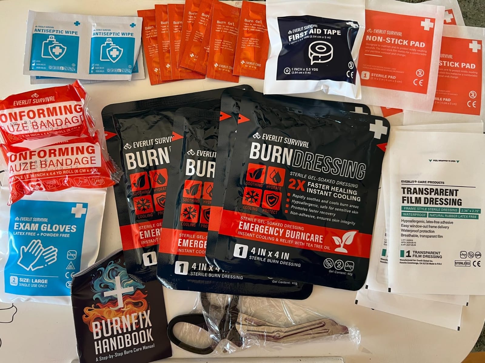 EVERLIT Burn Kit with Sterile Waterproof Wound Dressing | Hydrogel-Foam Burn Dressings, Burn Gel, Non-Stick Pads, Gauze & Shears | 30pcs First Aid Supplies for Instant Cooling, Soothing & Relief customer photo 2