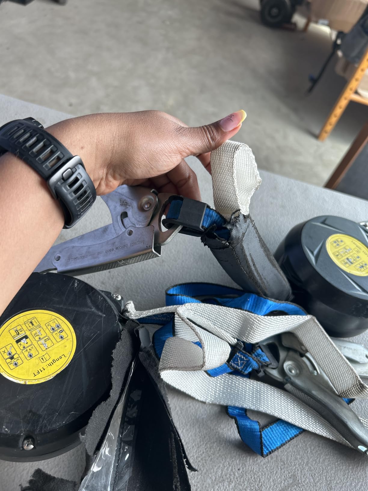 11FT Self Retracting Lifeline Fall Protection Retractable Lanyard, Fall Arrest Safety Yoyo for Construction Industrial - OSHA/ANSI Compliant (Large Hook) customer photo 1