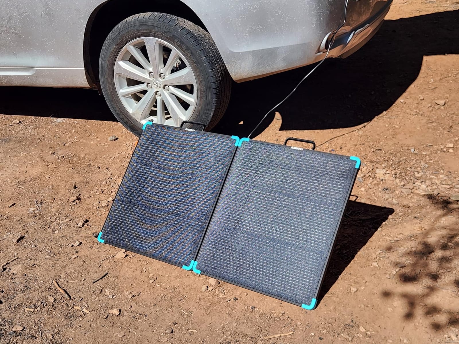Renogy 100W Portable Solar Panel, 25% High Efficiency for Power Stations customer photo 2