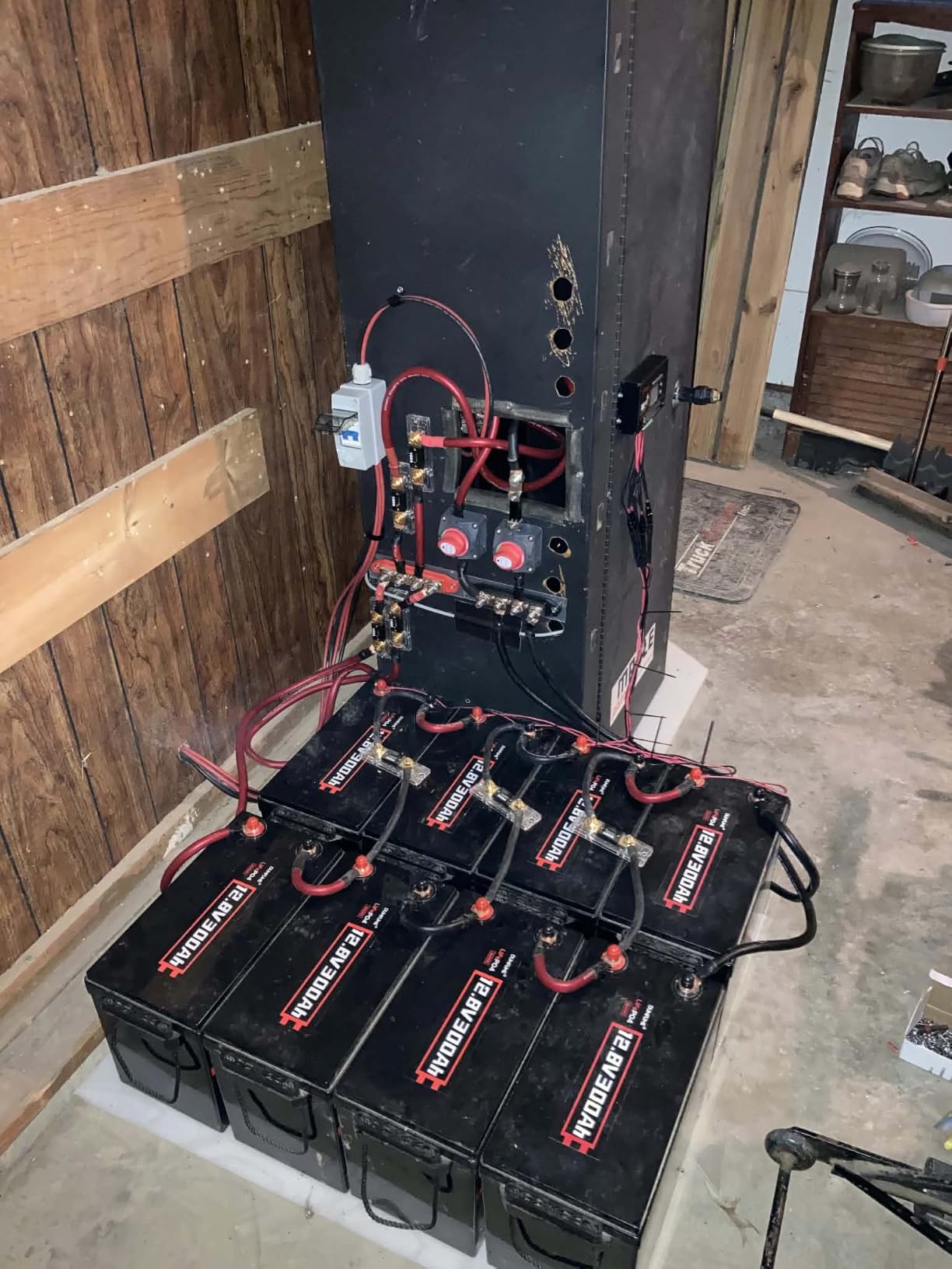 12V 600Ah LiFePO4 Lithium Battery Built-in 200A BMS customer photo 1